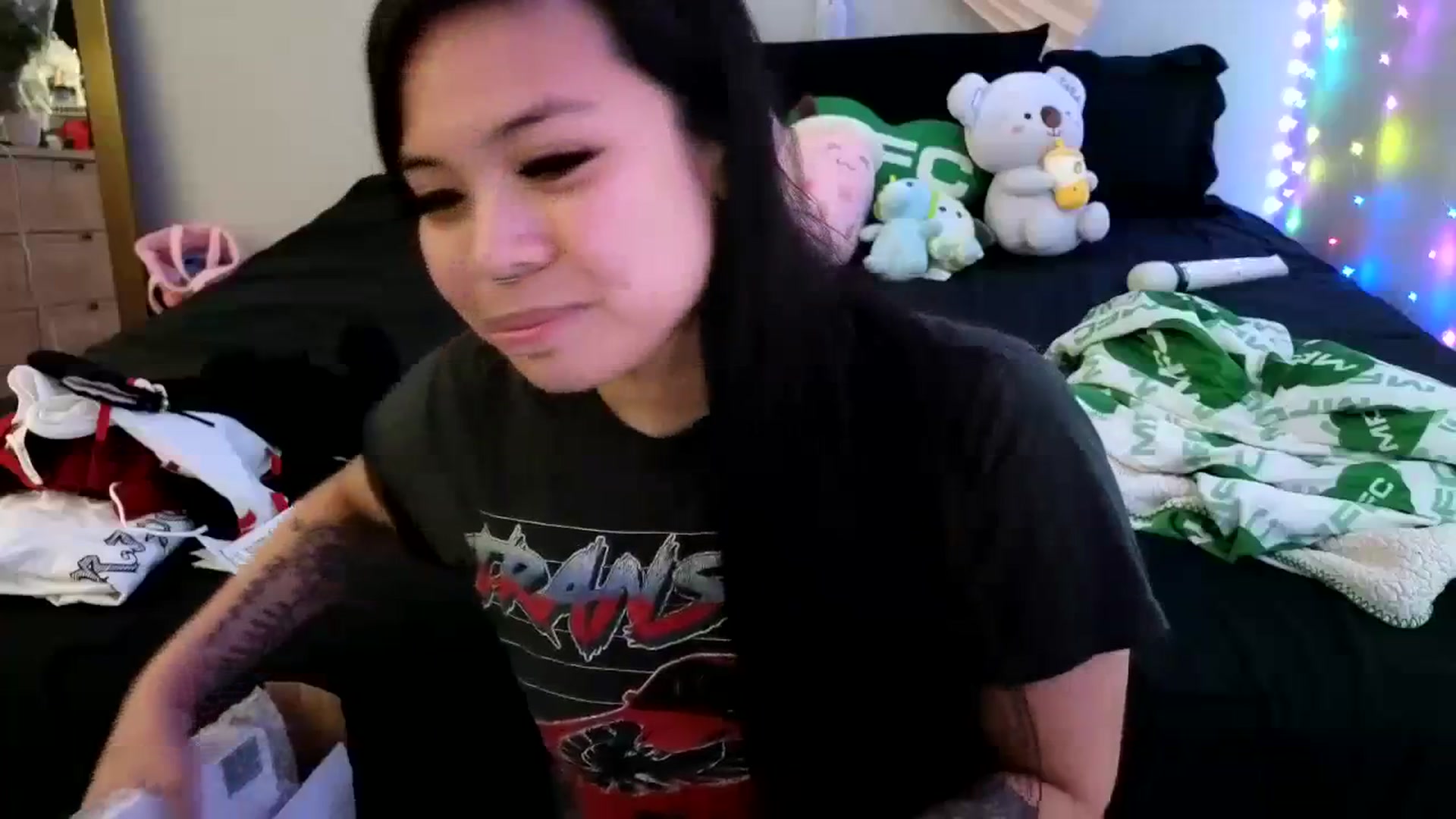 Gallery image thumbnail from dolllface's myfreecams stream on, 02/21/2024, 10:43 image 5 of 20