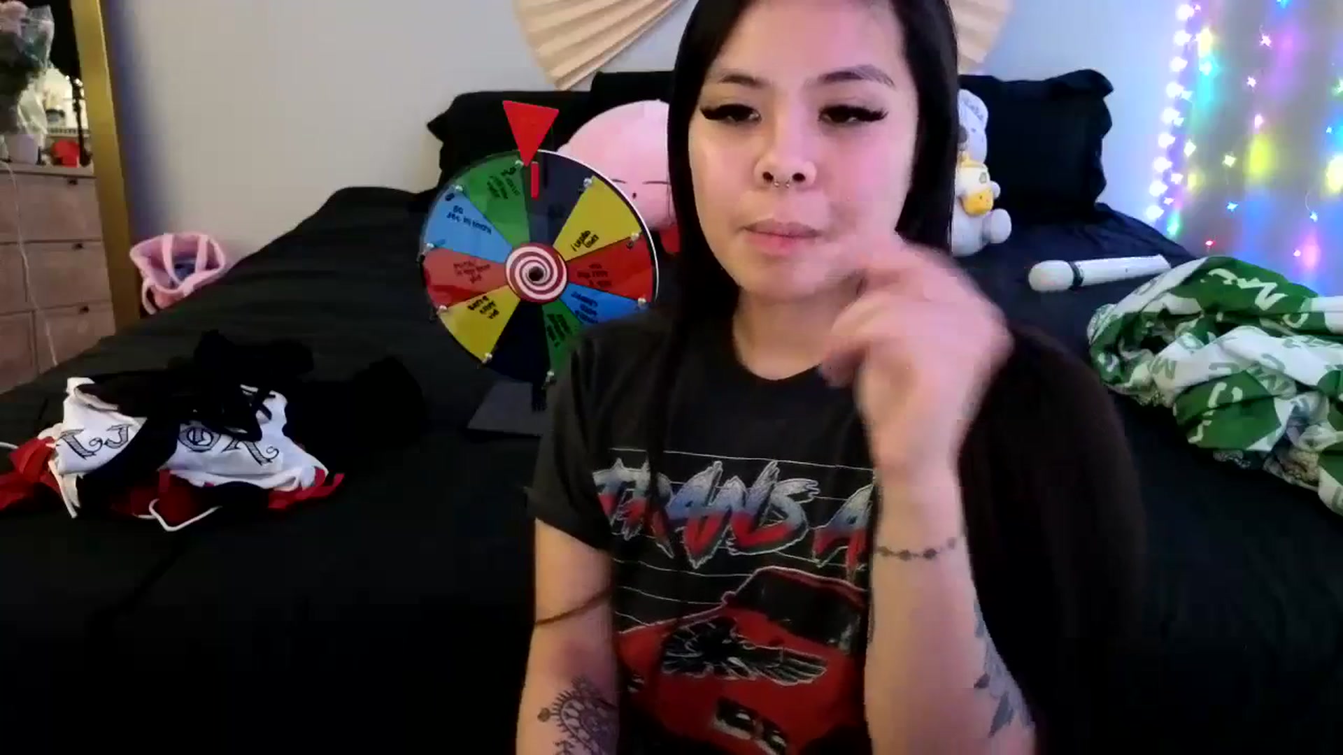 Gallery image thumbnail from dolllface's myfreecams stream on, 02/21/2024, 10:43 image 12 of 20
