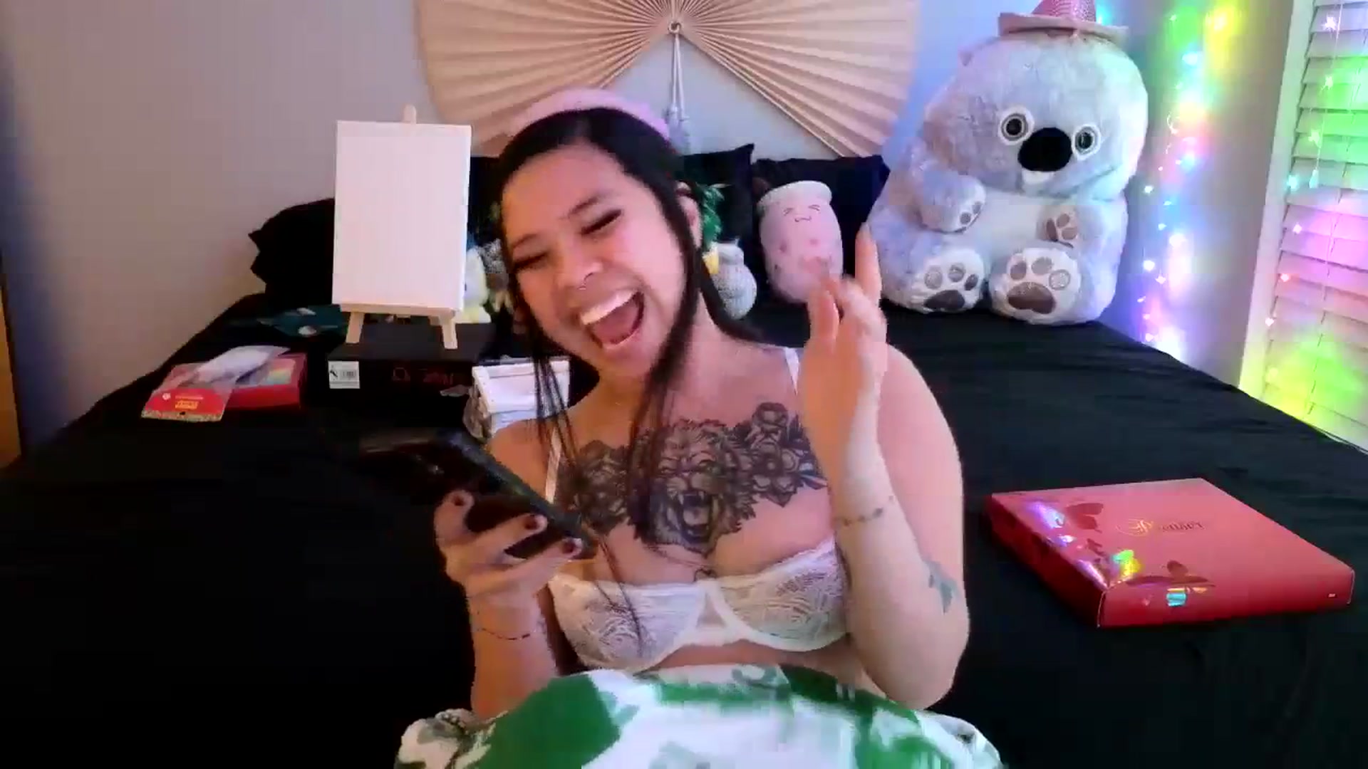 Gallery image thumbnail from dolllface's myfreecams stream on, 03/18/2024, 08:02 image 12 of 20