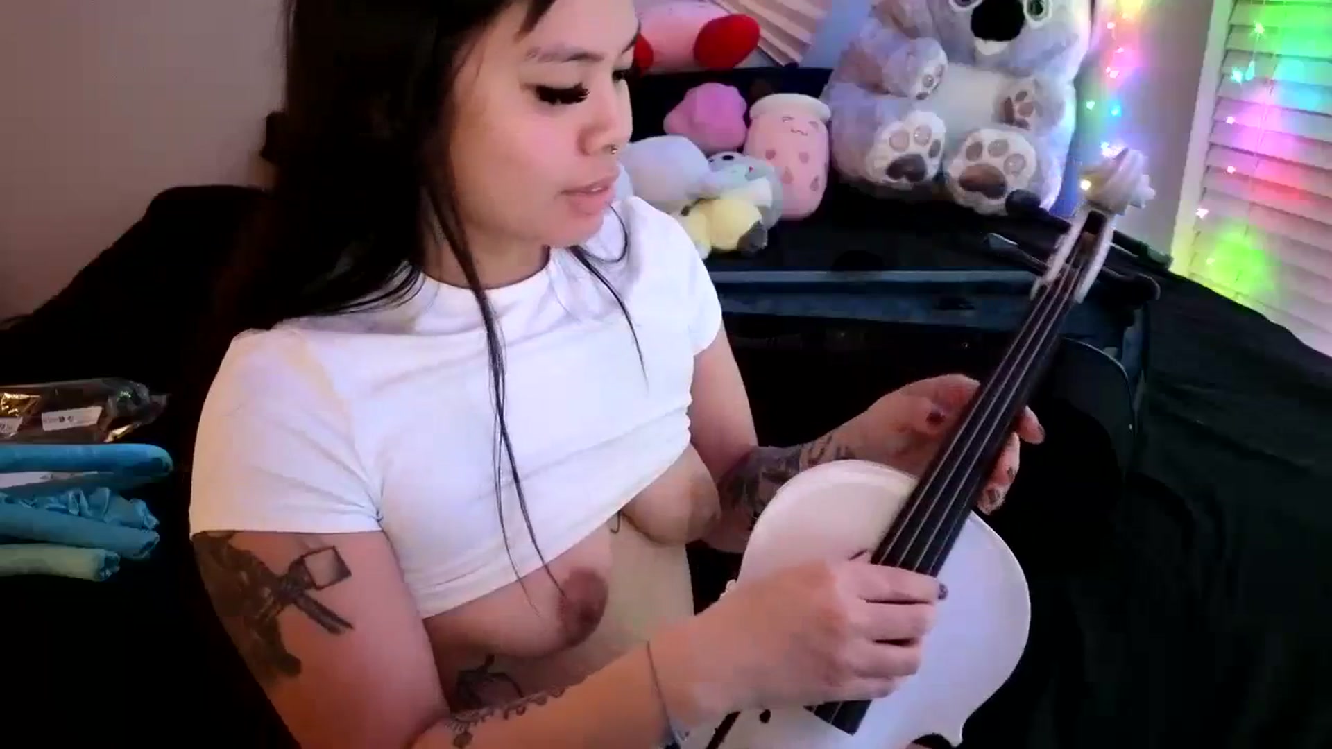 Gallery image thumbnail from dolllface's myfreecams stream on, 03/21/2024, 11:39 image 11 of 20