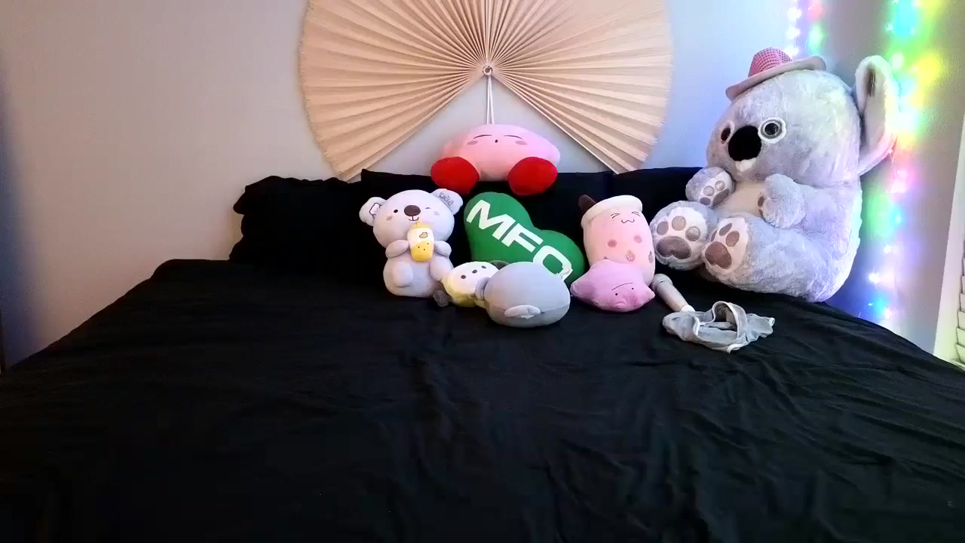Gallery image thumbnail from dolllface's myfreecams stream on, 03/23/2024, 08:12 image 14 of 20