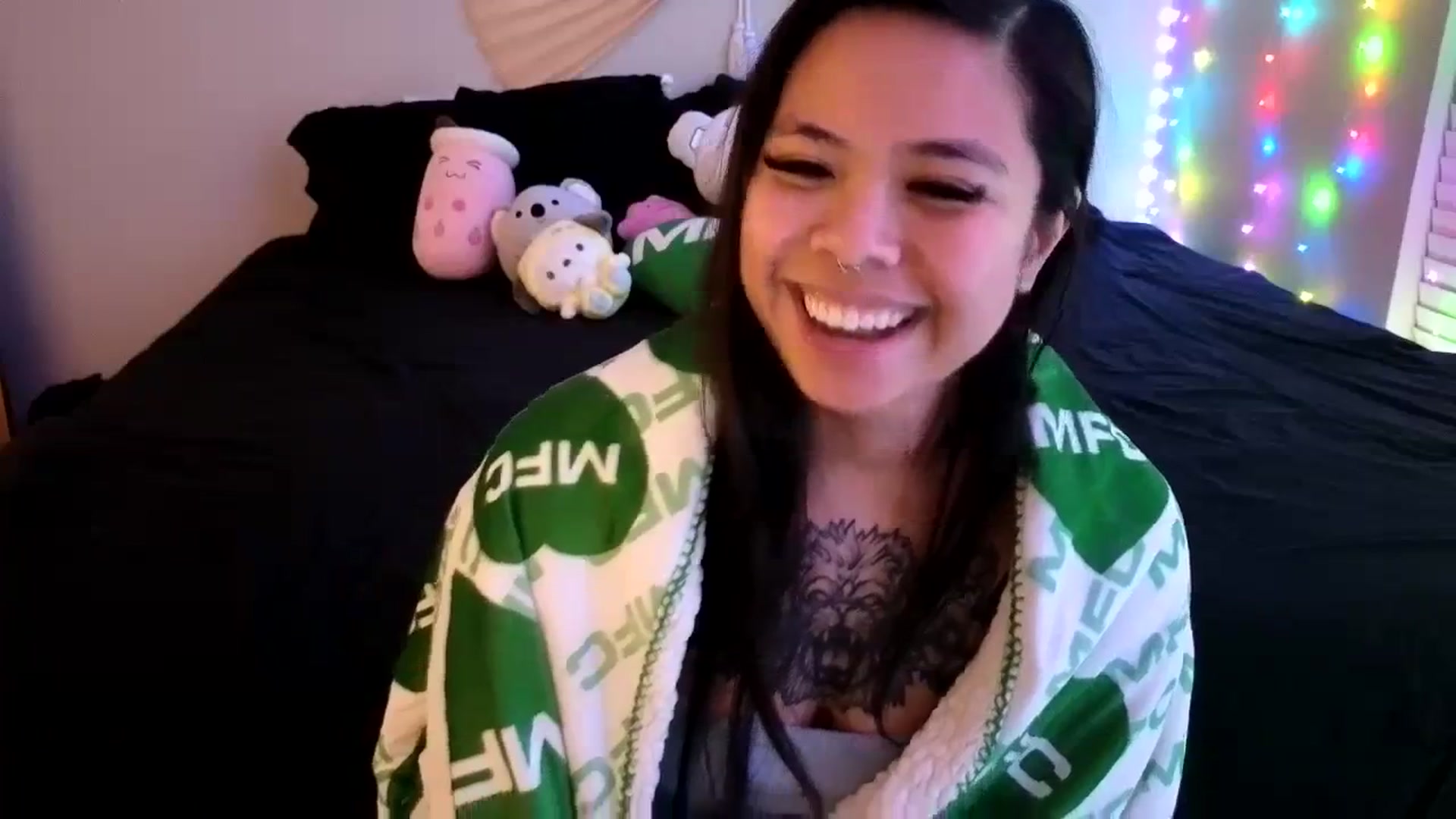Gallery image thumbnail from dolllface's myfreecams stream on, 04/03/2024, 10:40 image 14 of 20