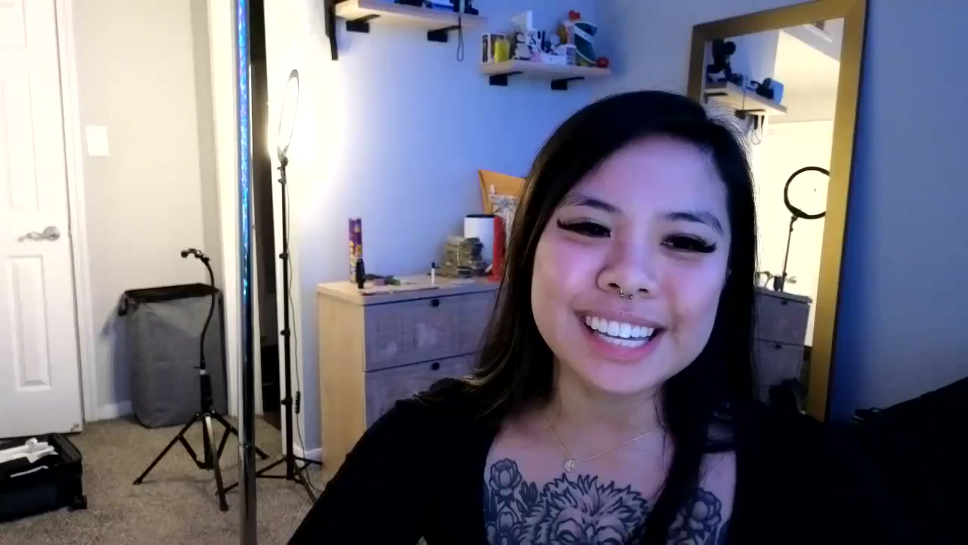 Gallery image thumbnail from dolllface's myfreecams stream on, 04/10/2024, 09:57 image 11 of 20