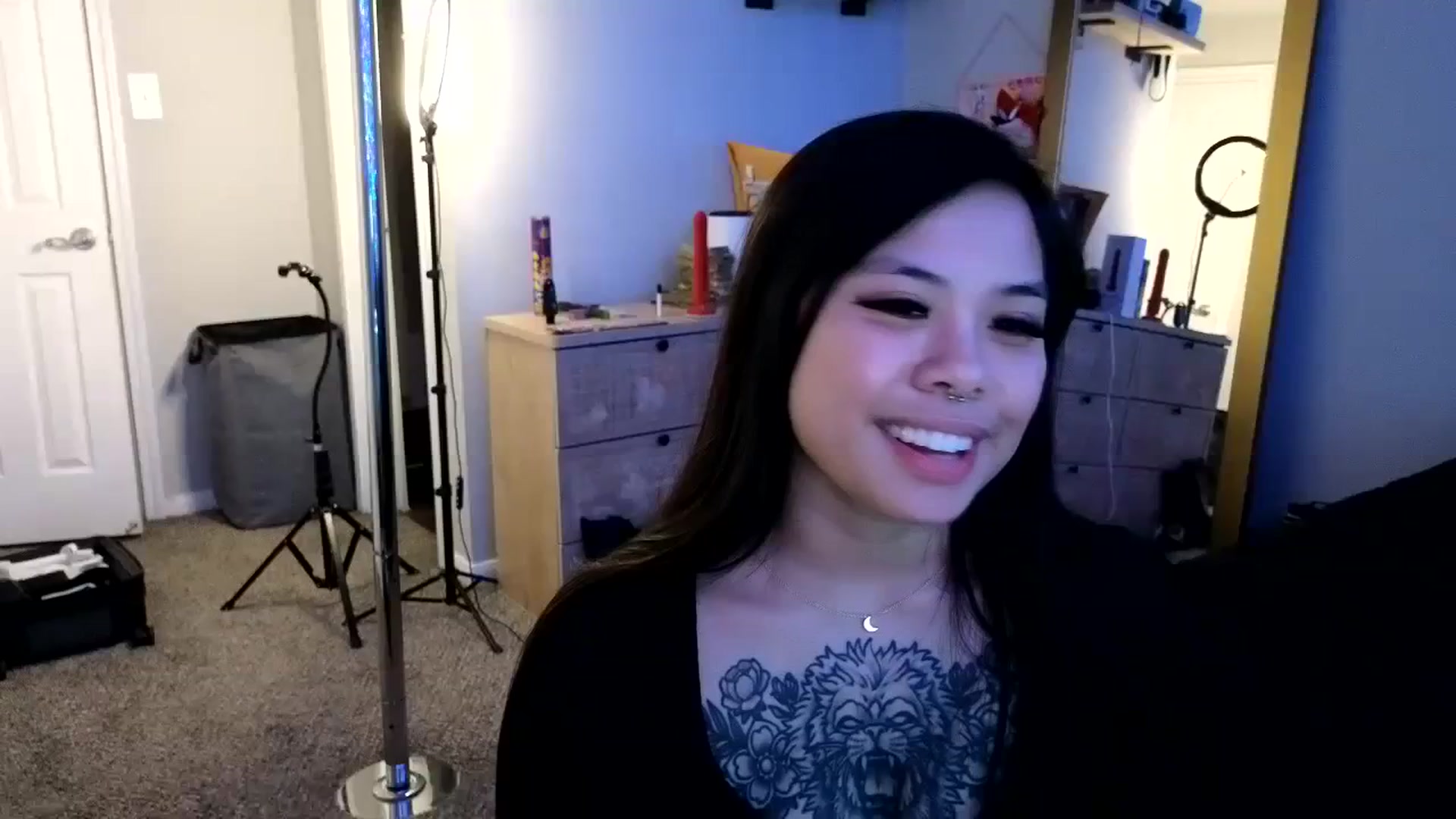 Gallery image thumbnail from dolllface's myfreecams stream on, 04/10/2024, 09:57 image 12 of 20