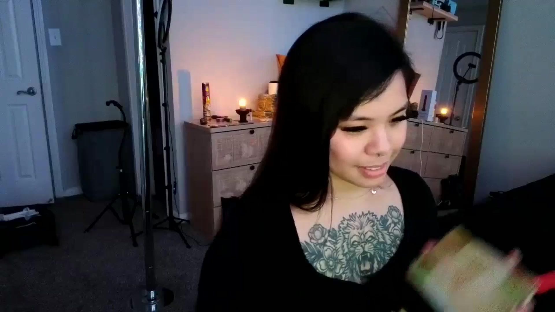 Gallery image thumbnail from dolllface's myfreecams stream on, 04/10/2024, 09:57 image 18 of 20