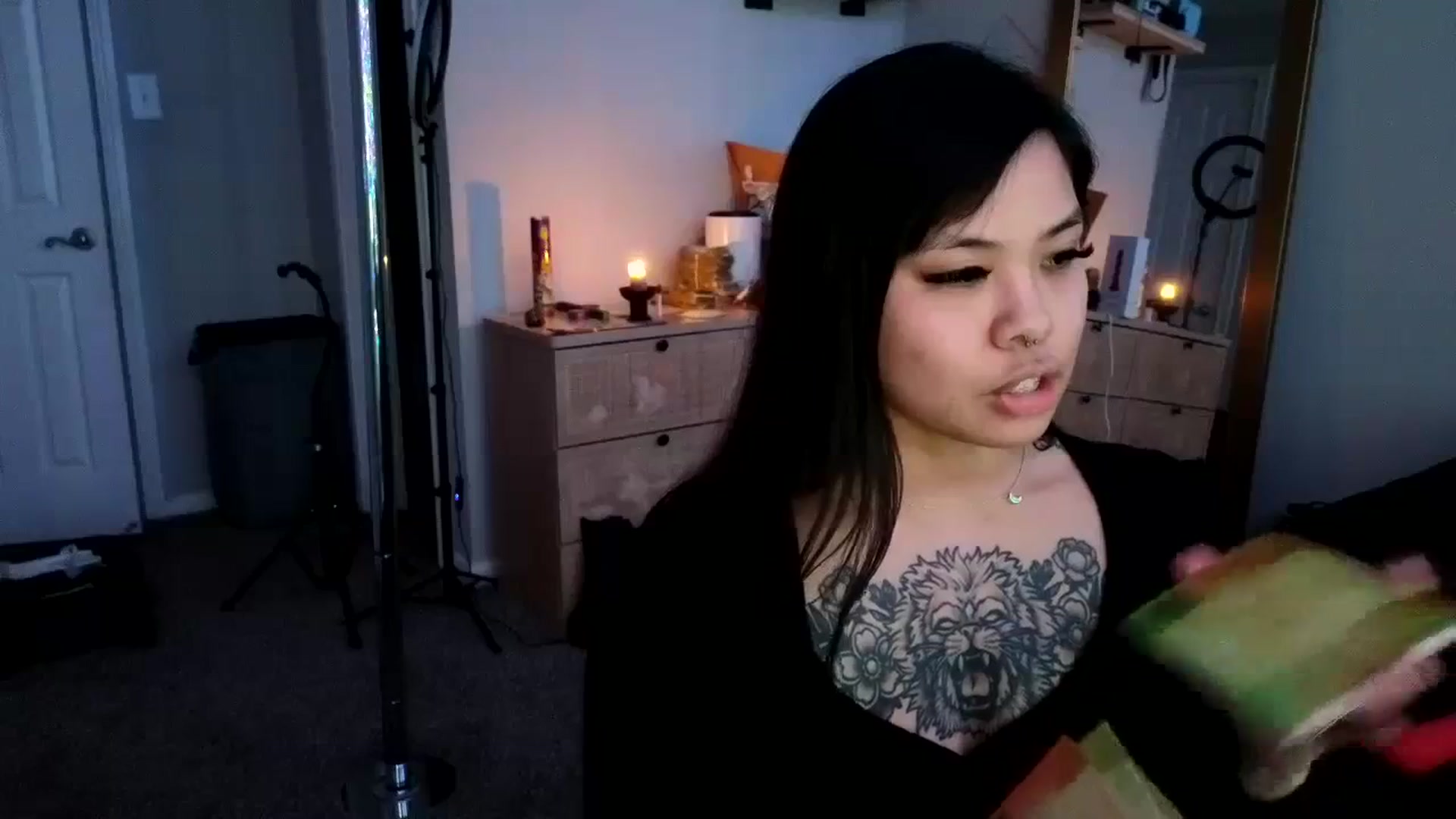 Gallery image thumbnail from dolllface's myfreecams stream on, 04/10/2024, 09:57 image 19 of 20