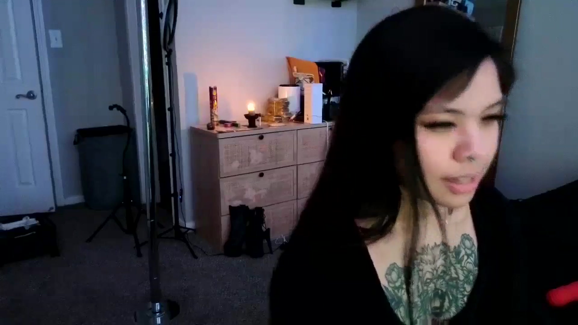 Gallery image thumbnail from dolllface's myfreecams stream on, 04/10/2024, 09:57 image 20 of 20