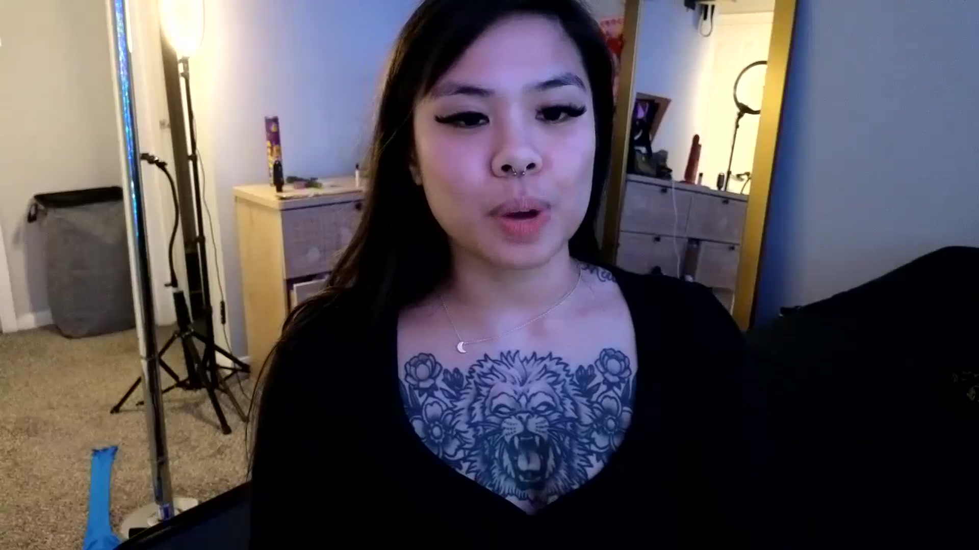 Gallery image thumbnail from dolllface's myfreecams stream on, 04/10/2024, 09:57 image 2 of 20