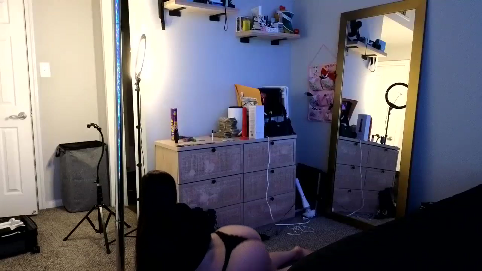 Gallery image thumbnail from dolllface's myfreecams stream on, 04/10/2024, 09:57 image 9 of 20