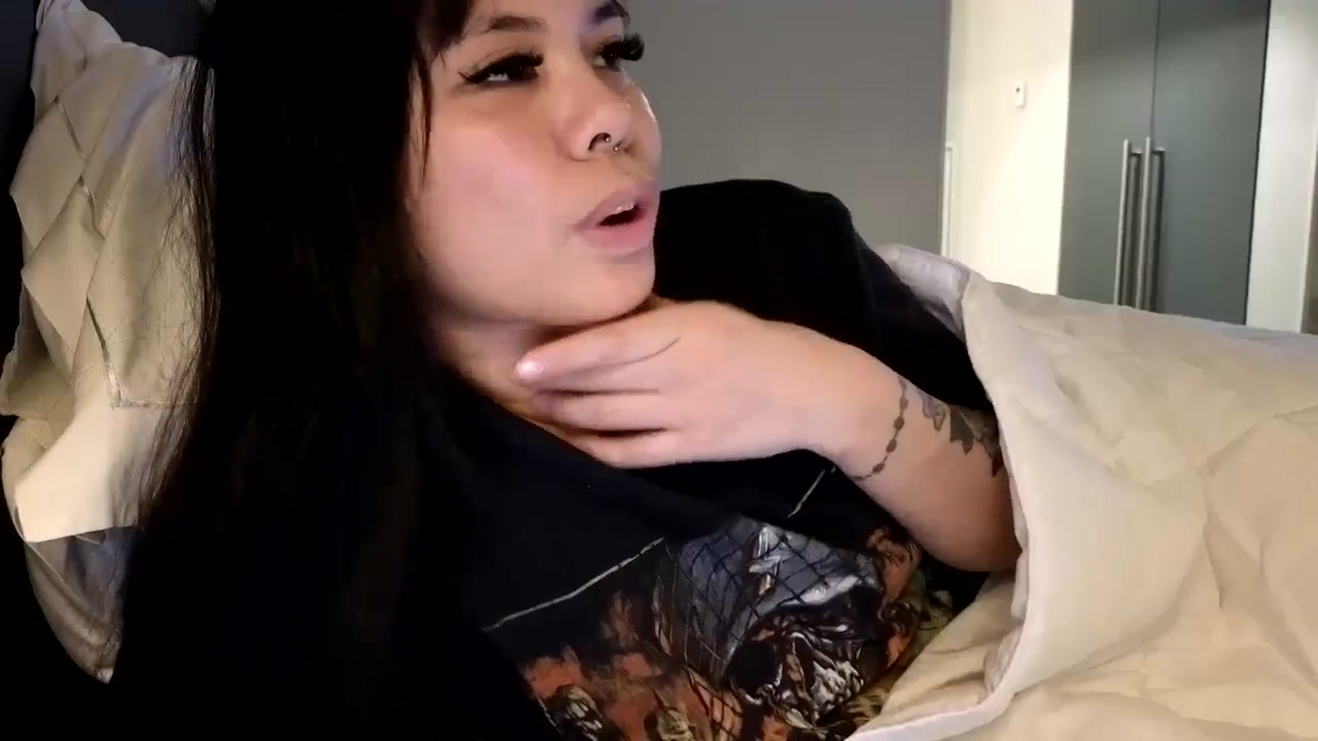 Gallery image thumbnail from dolllface's myfreecams stream on, 04/14/2024, 11:11 image 10 of 20
