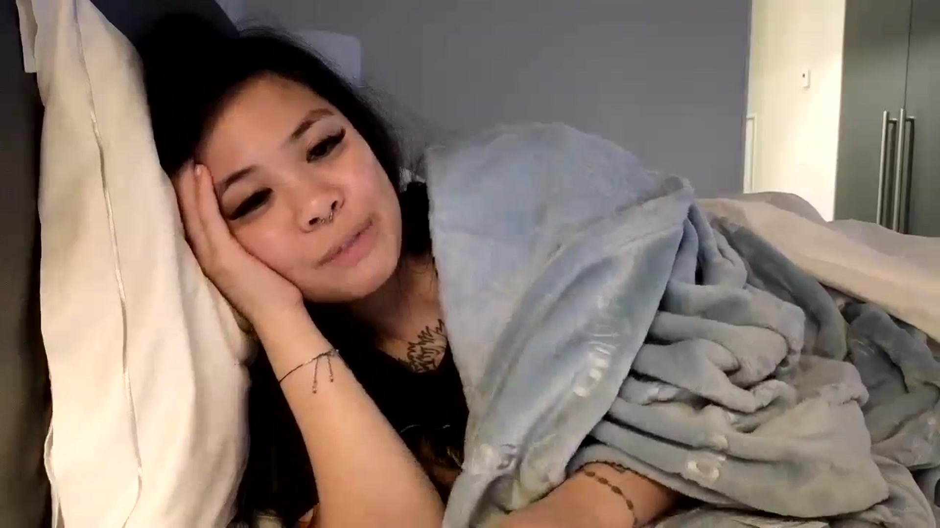 Gallery image thumbnail from dolllface's myfreecams stream on, 04/14/2024, 11:11 image 18 of 20