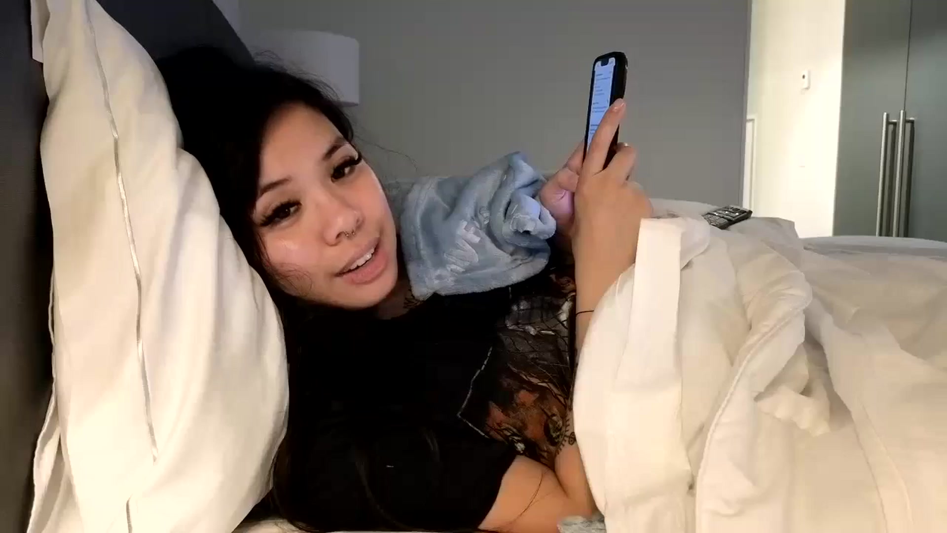 Gallery image thumbnail from dolllface's myfreecams stream on, 04/14/2024, 11:11 image 17 of 20