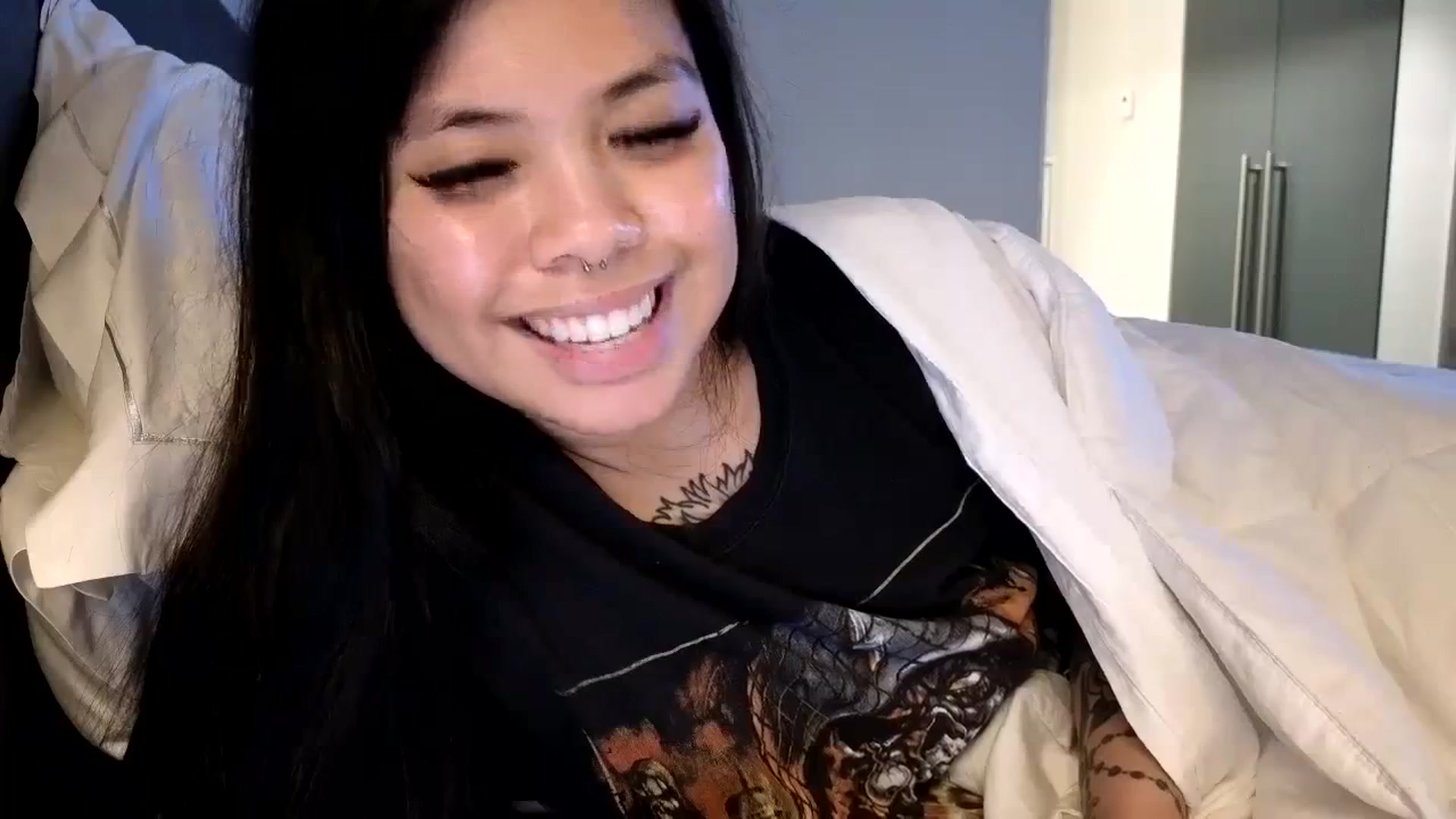 Gallery image thumbnail from dolllface's myfreecams stream on, 04/14/2024, 11:11 image 9 of 20