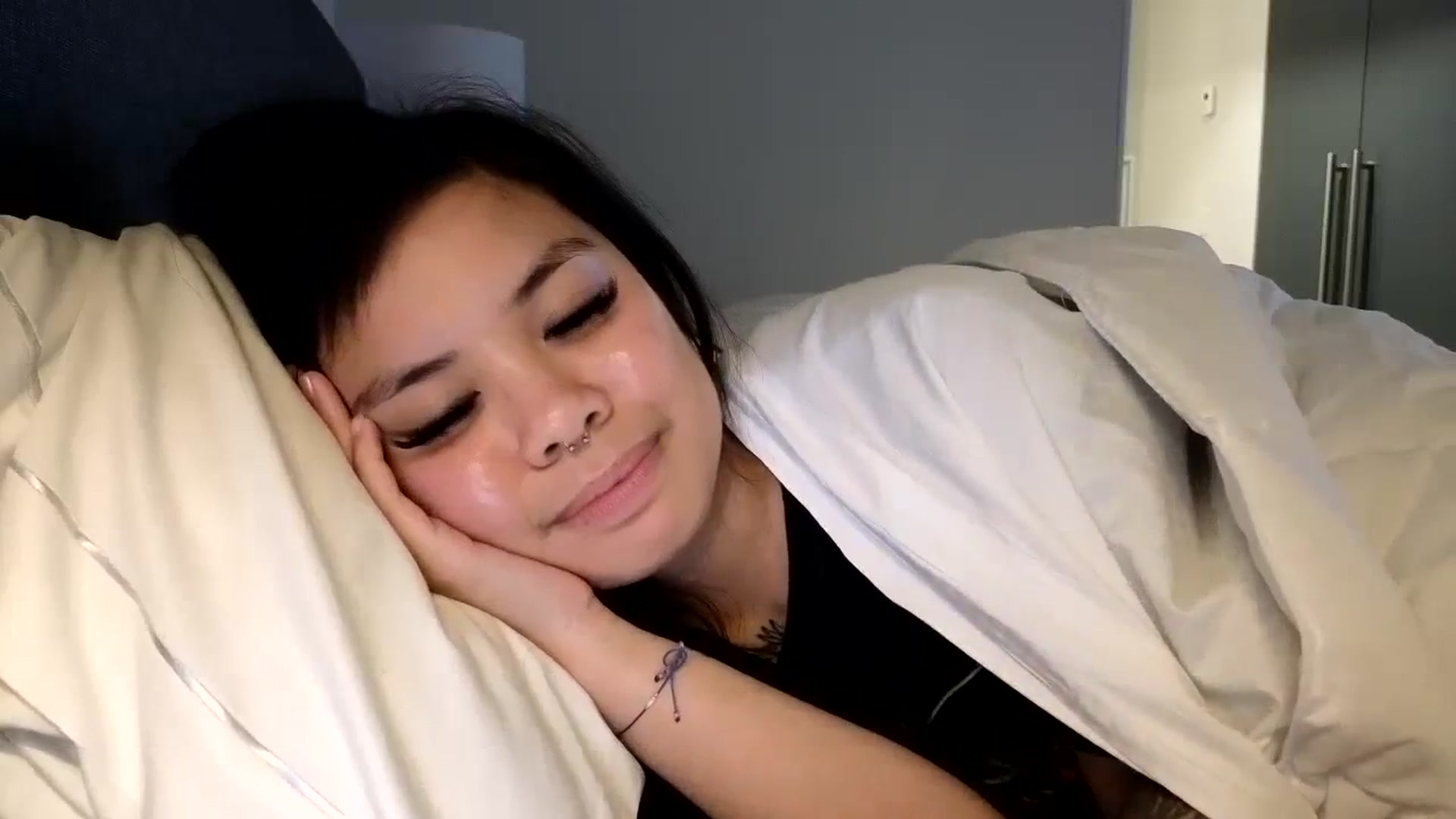 Gallery image thumbnail from dolllface's myfreecams stream on, 04/14/2024, 11:11 image 2 of 20