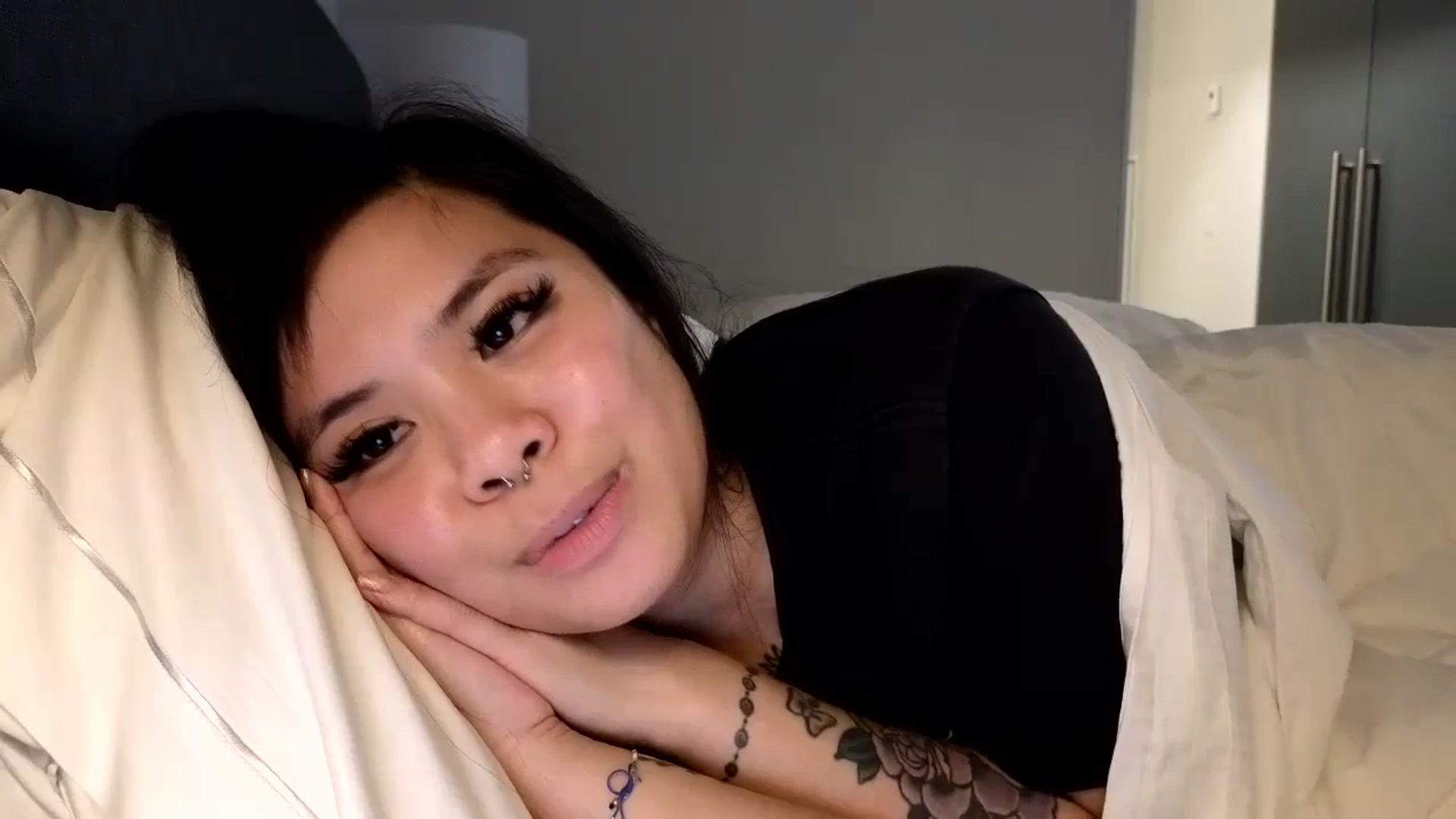 Gallery image thumbnail from dolllface's myfreecams stream on, 04/14/2024, 11:11 image 4 of 20