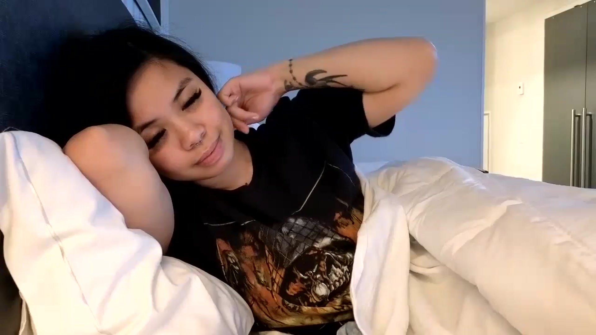Gallery image thumbnail from dolllface's myfreecams stream on, 04/14/2024, 11:11 image 20 of 20