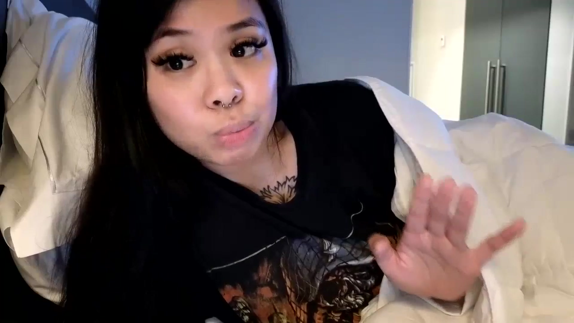 Gallery image thumbnail from dolllface's myfreecams stream on, 04/14/2024, 11:11 image 8 of 20