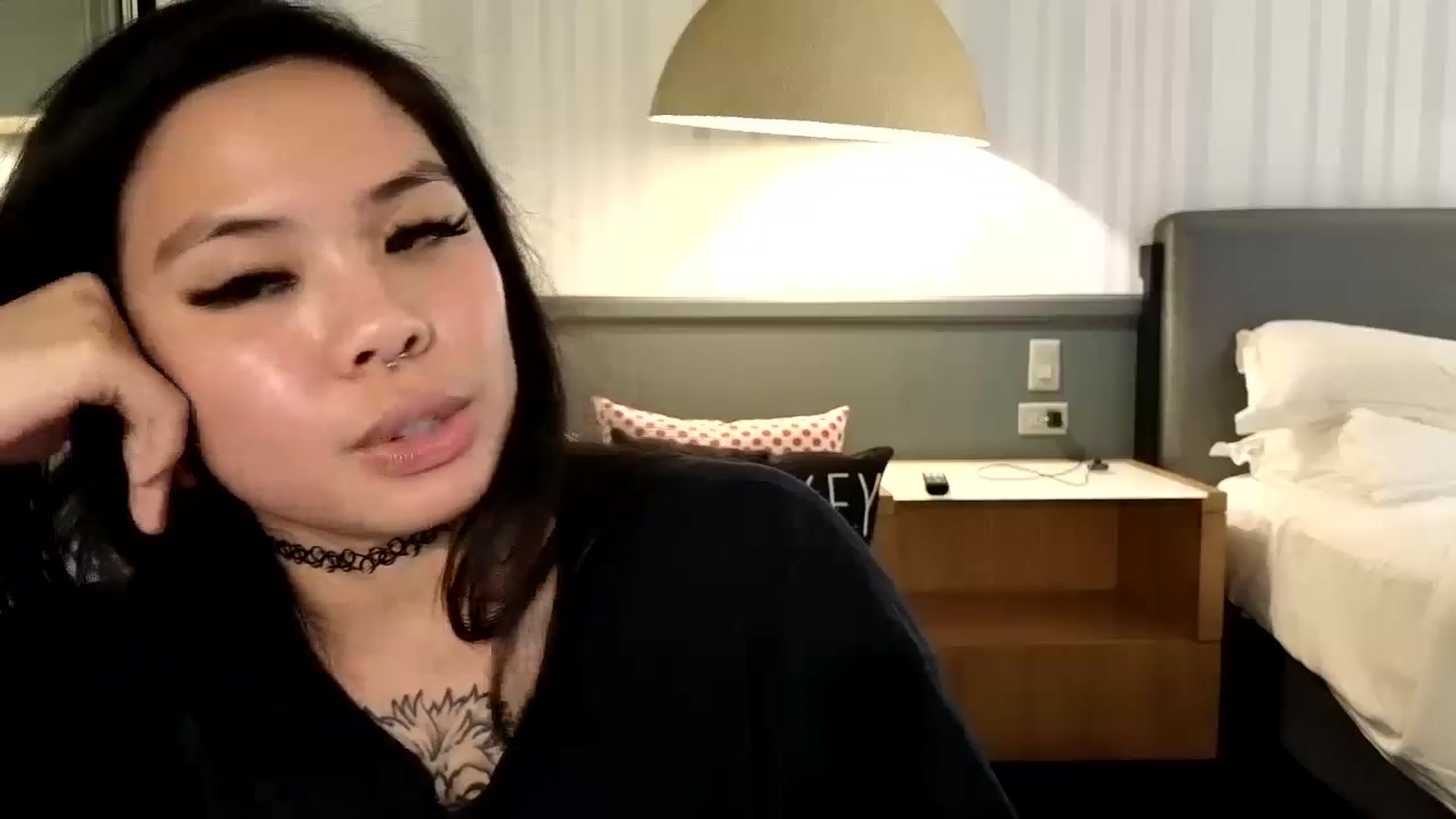 Gallery image thumbnail from dolllface's myfreecams stream on, 04/15/2024, 09:43 image 18 of 20