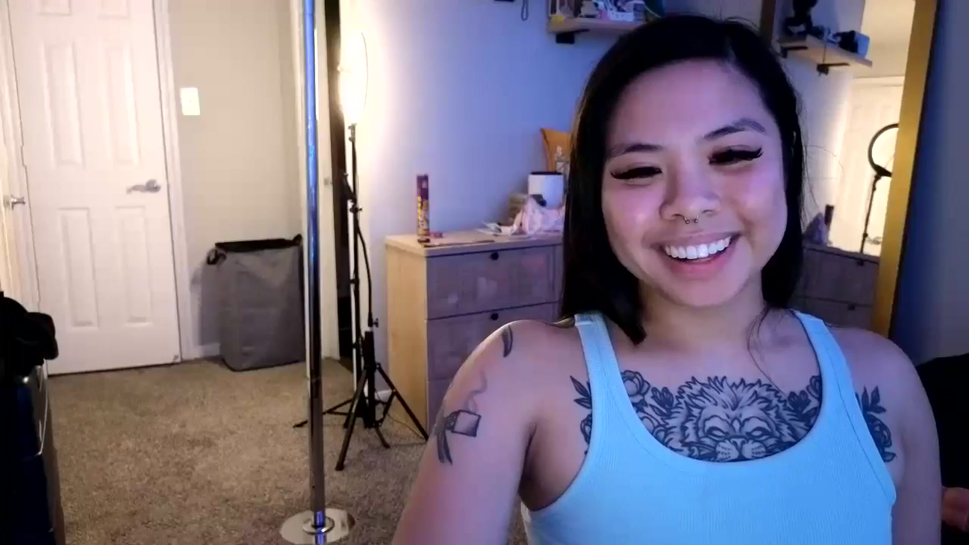 Gallery image thumbnail from dolllface's myfreecams stream on, 04/16/2024, 09:29 image 19 of 20