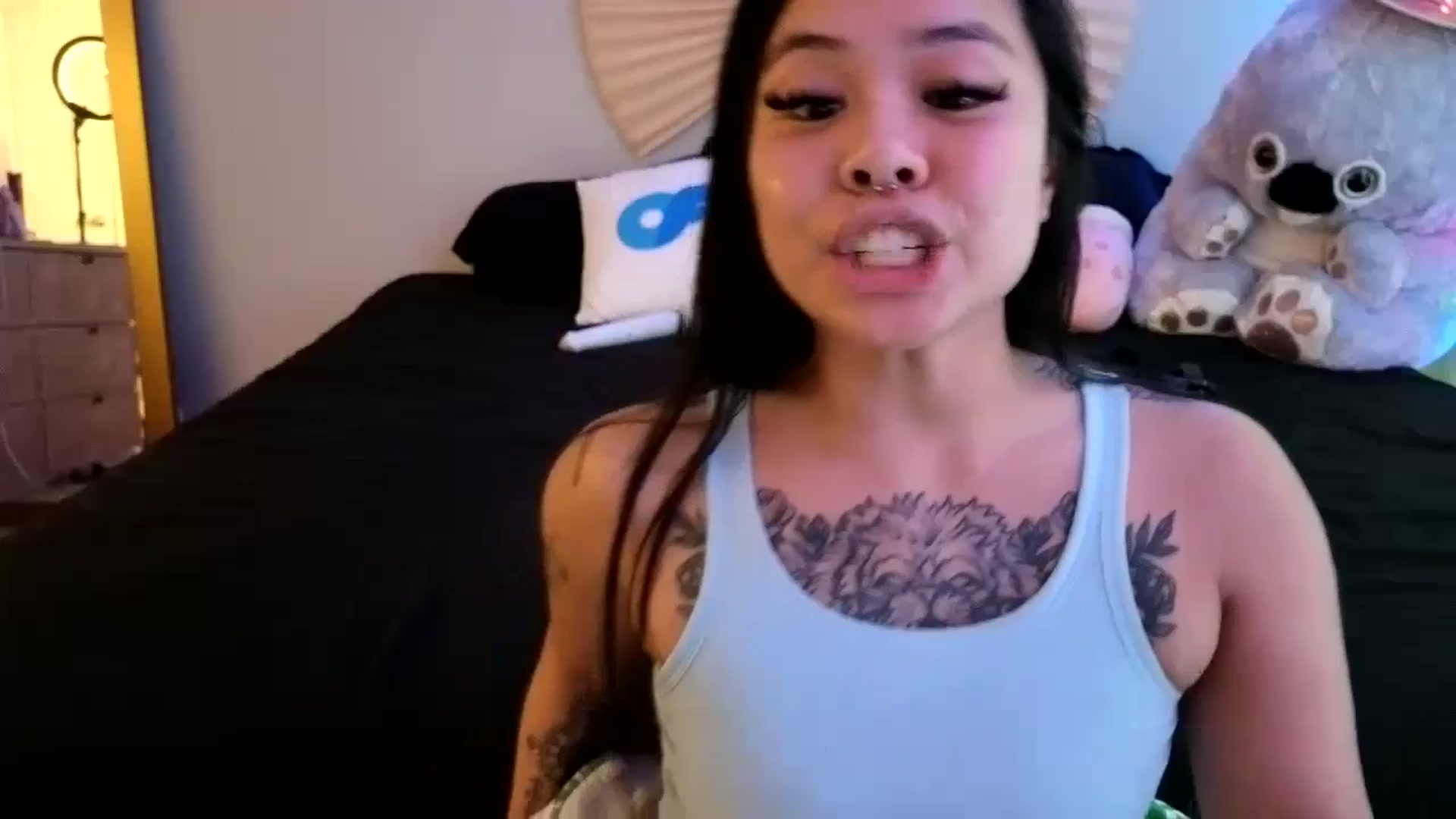 Gallery image thumbnail from dolllface's myfreecams stream on, 04/16/2024, 11:35 image 2 of 20