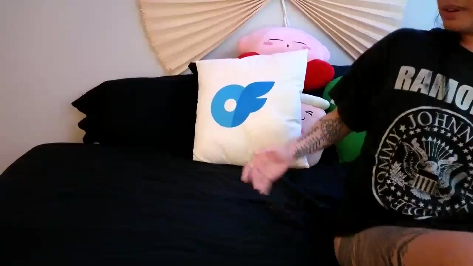 Gallery image thumbnail from dolllface's myfreecams stream on, 04/17/2024, 11:06 image 11 of 20