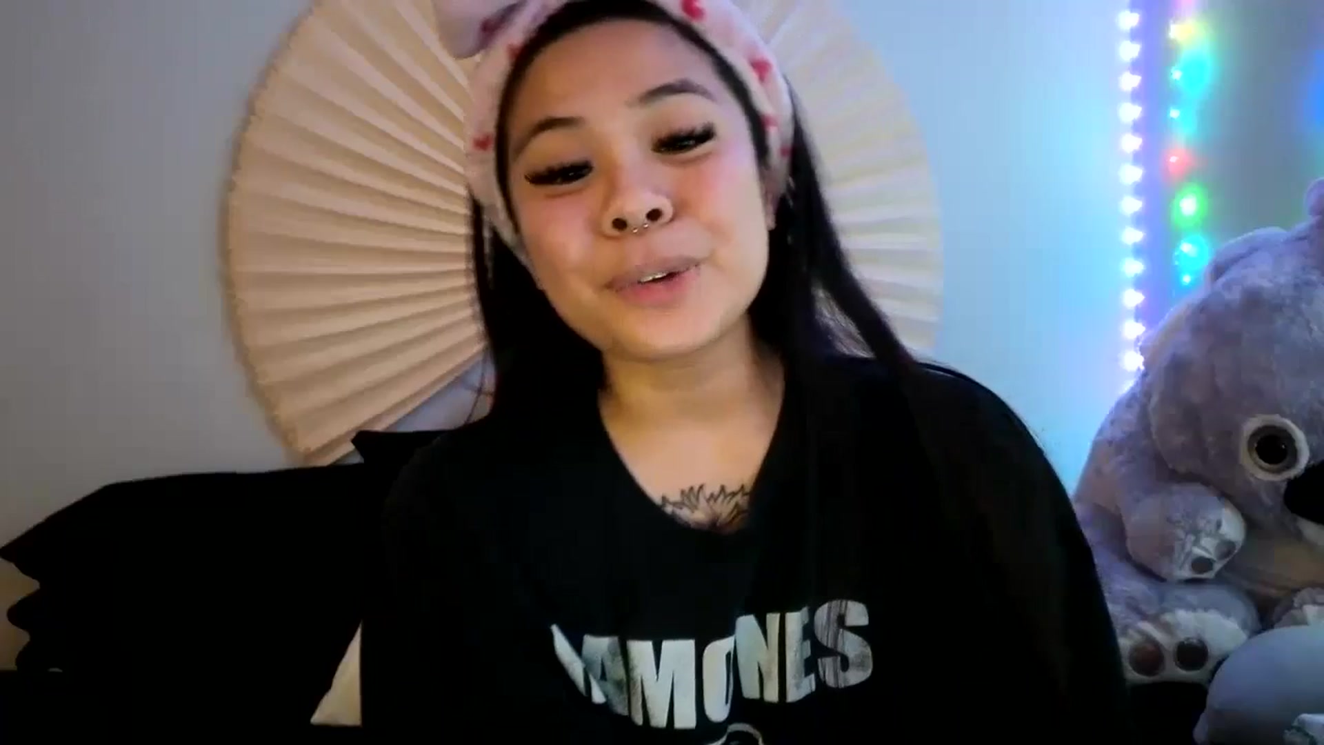 Gallery image thumbnail from dolllface's myfreecams stream on, 04/17/2024, 11:06 image 16 of 20
