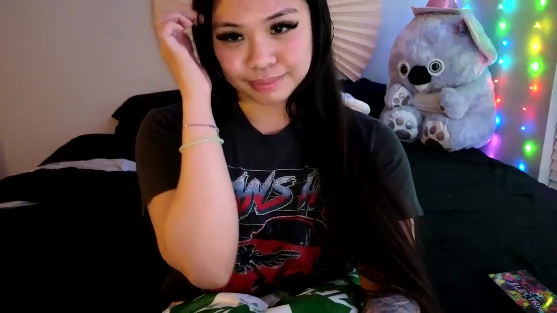 Gallery image thumbnail from dolllface's myfreecams stream on, 05/16/2024, 10:23 image 5 of 20
