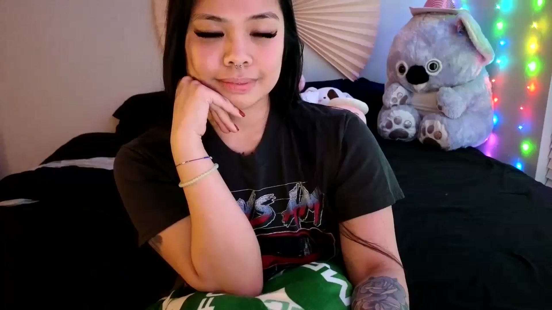 Gallery image thumbnail from dolllface's myfreecams stream on, 05/16/2024, 10:23 image 7 of 20