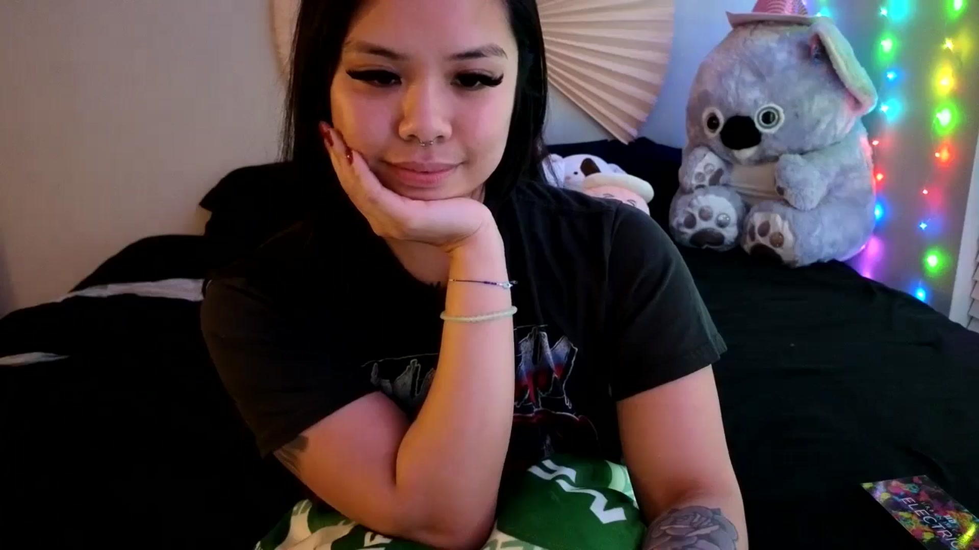 Gallery image thumbnail from dolllface's myfreecams stream on, 05/16/2024, 10:23 image 6 of 20
