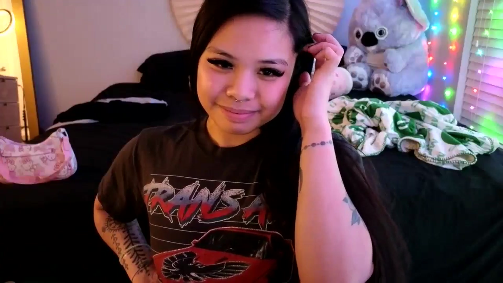 Gallery image thumbnail from dolllface's myfreecams stream on, 05/16/2024, 10:23 image 16 of 20
