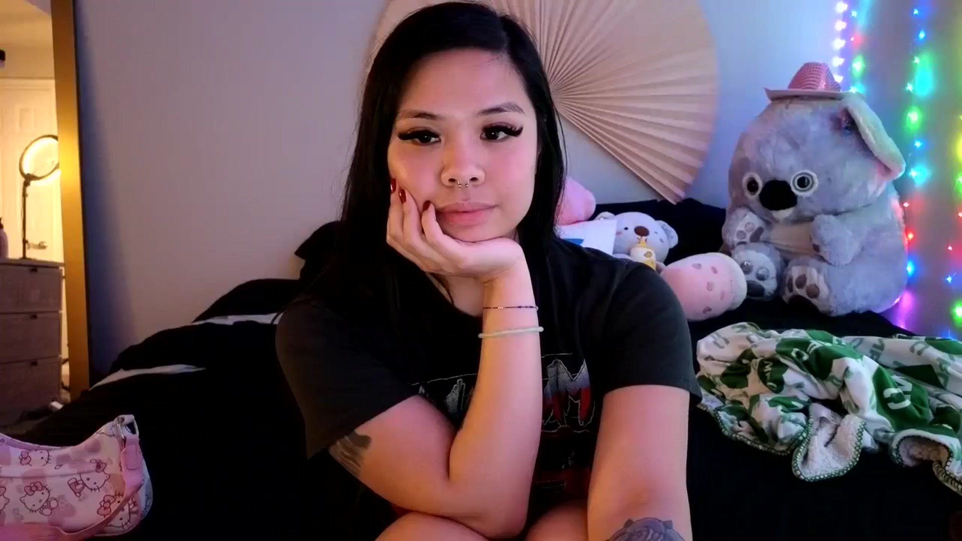 Gallery image thumbnail from dolllface's myfreecams stream on, 05/16/2024, 10:23 image 14 of 20