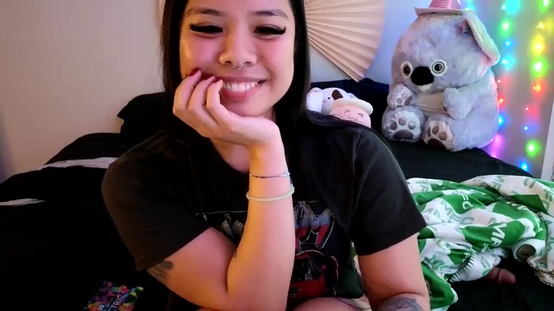 Gallery image thumbnail from dolllface's myfreecams stream on, 05/16/2024, 10:23 image 10 of 20