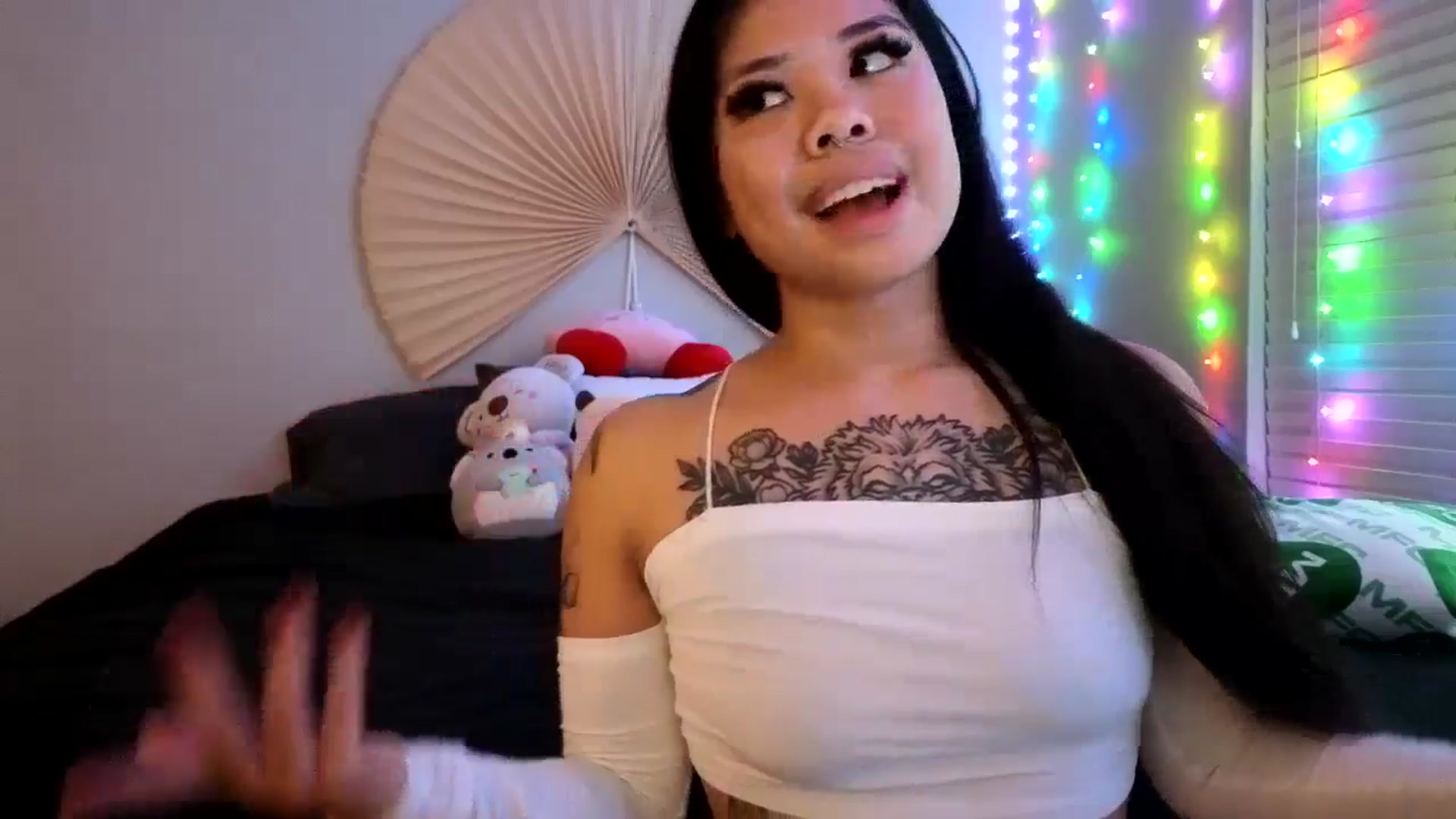 Gallery image thumbnail from dolllface's myfreecams stream on, 05/27/2024, 08:22 image 2 of 20