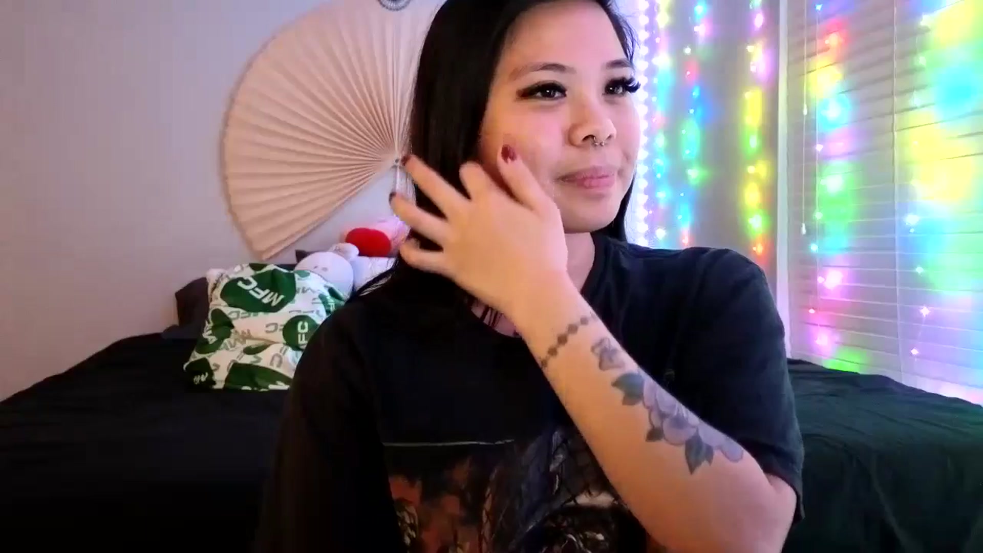 Gallery image thumbnail from dolllface's myfreecams stream on, 05/27/2024, 12:04 image 16 of 20