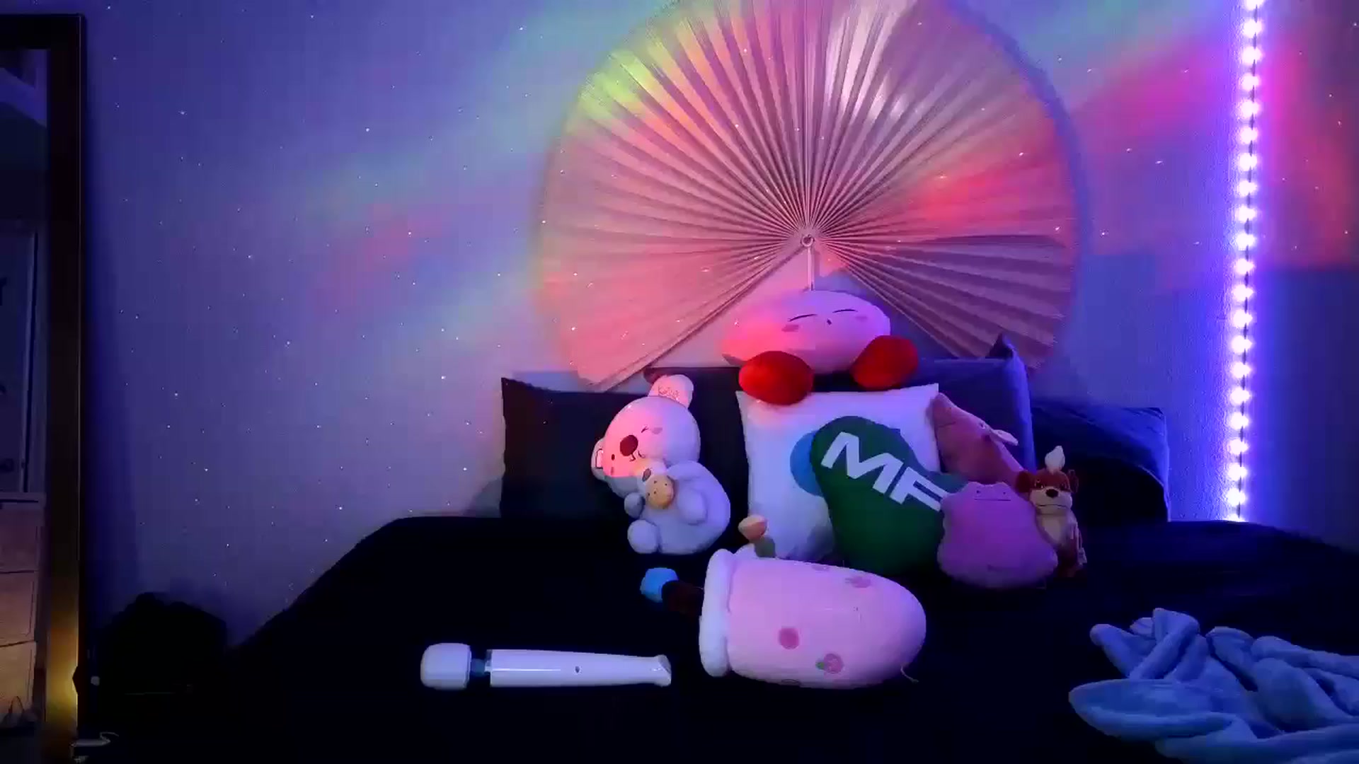 Gallery image thumbnail from dolllface's myfreecams stream on, 06/22/2024, 11:36 image 8 of 20