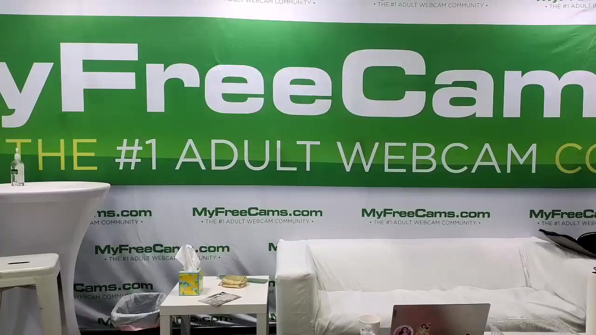 Gallery image thumbnail from dolllface's myfreecams stream on, 06/30/2024, 01:53 image 1 of 20