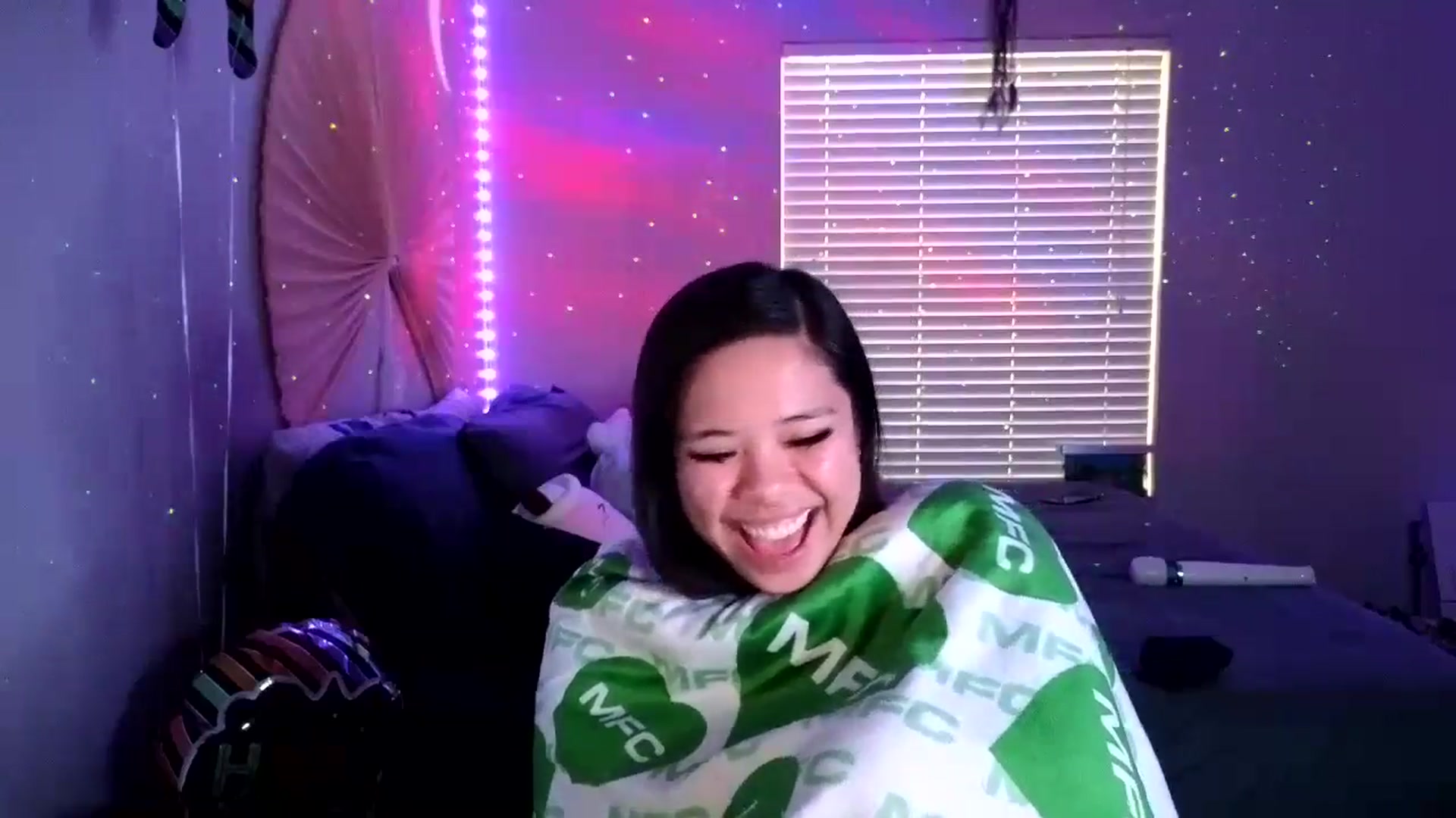 Gallery image thumbnail from dolllface's myfreecams stream on, 08/08/2024, 12:46 image 19 of 20