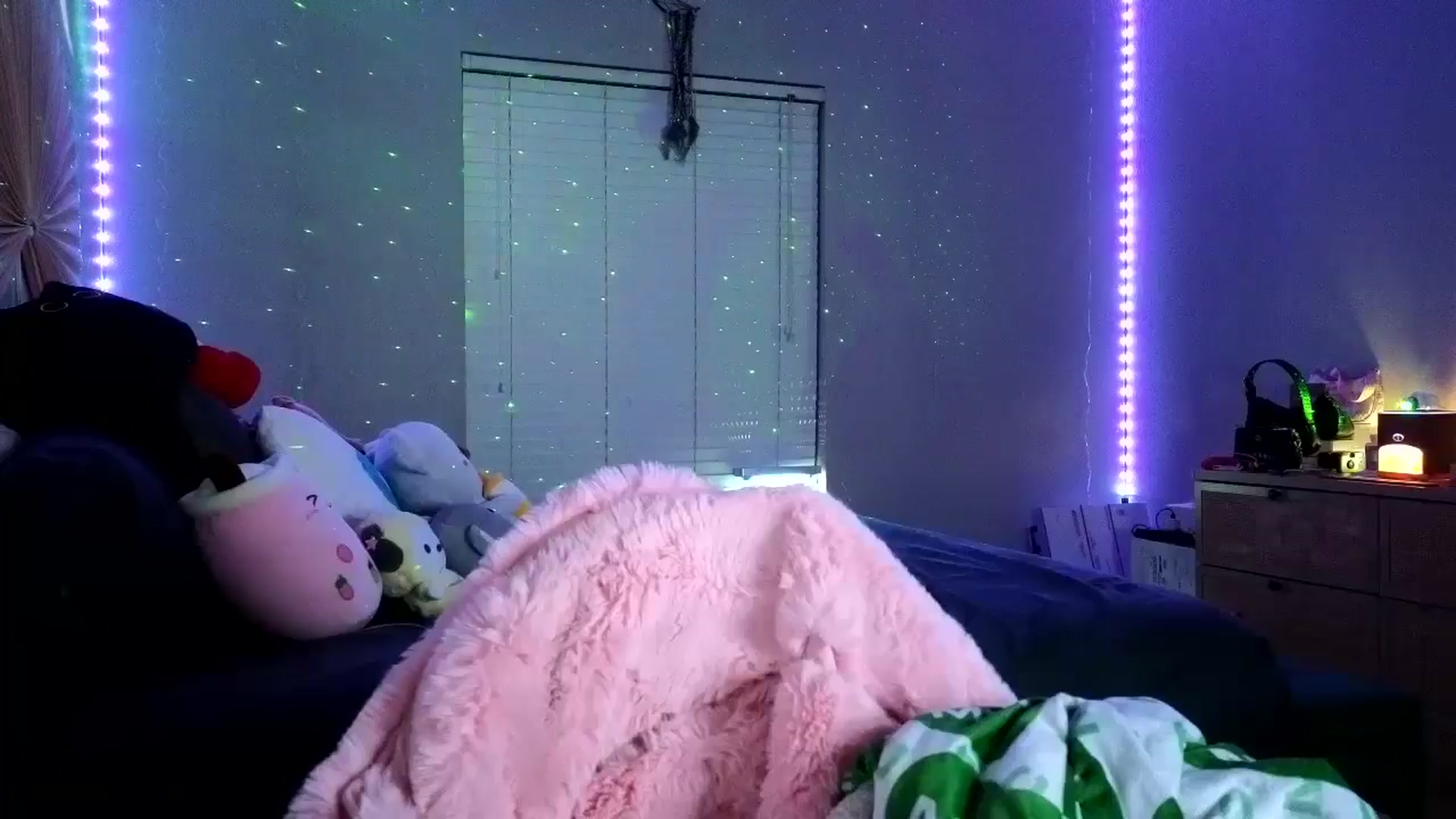 Gallery image thumbnail from dolllface's myfreecams stream on, 08/12/2024, 10:20 image 8 of 20