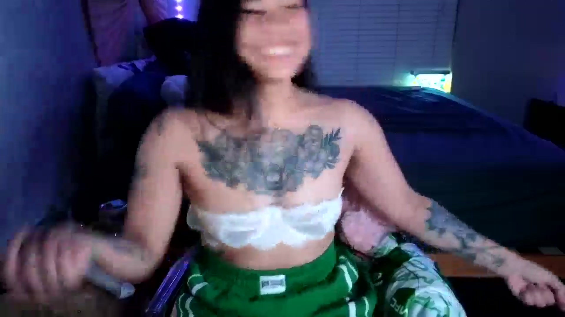 Gallery image thumbnail from dolllface's myfreecams stream on, 08/14/2024, 11:36 image 3 of 20