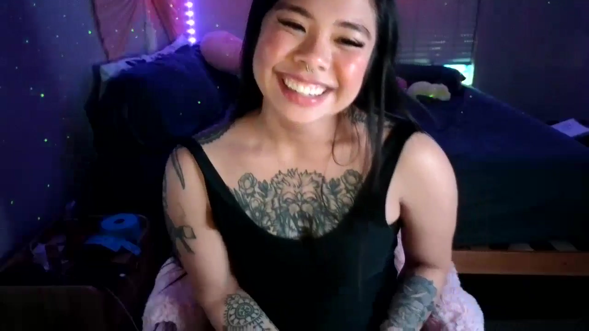 Gallery image thumbnail from dolllface's myfreecams stream on, 08/19/2024, 11:05 image 18 of 20