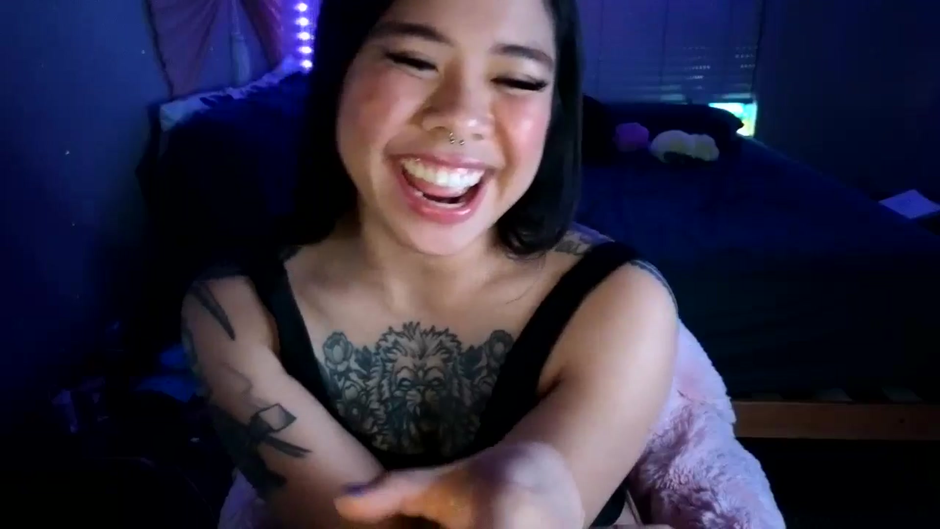Gallery image thumbnail from dolllface's myfreecams stream on, 08/19/2024, 11:05 image 16 of 20