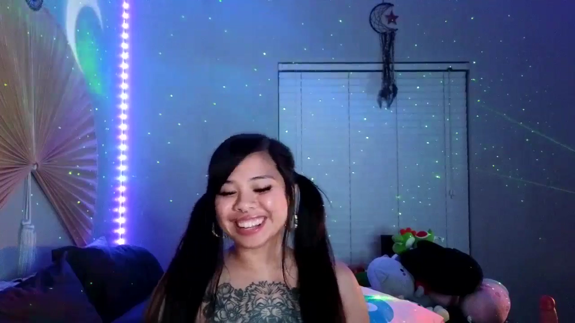 Gallery image thumbnail from dolllface's myfreecams stream on, 08/22/2024, 11:05 image 19 of 20