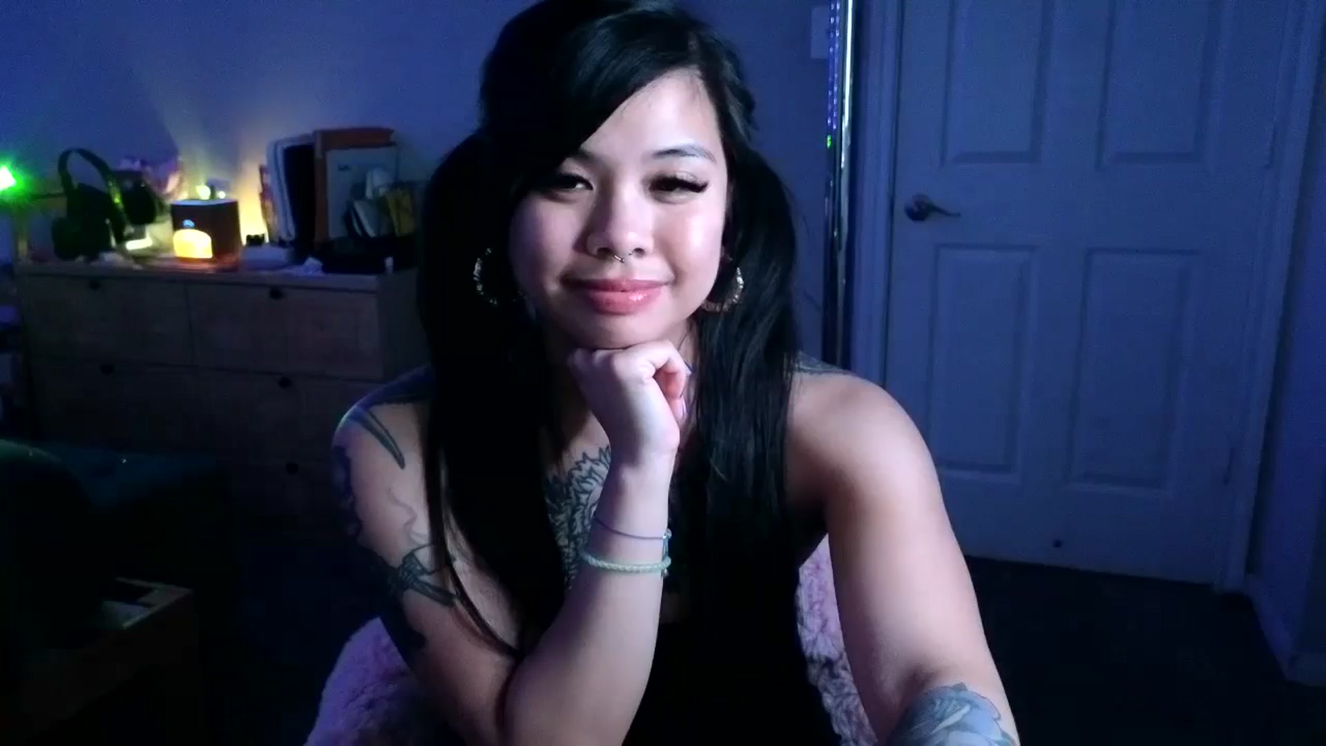 Gallery image thumbnail from dolllface's myfreecams stream on, 08/22/2024, 11:05 image 18 of 20