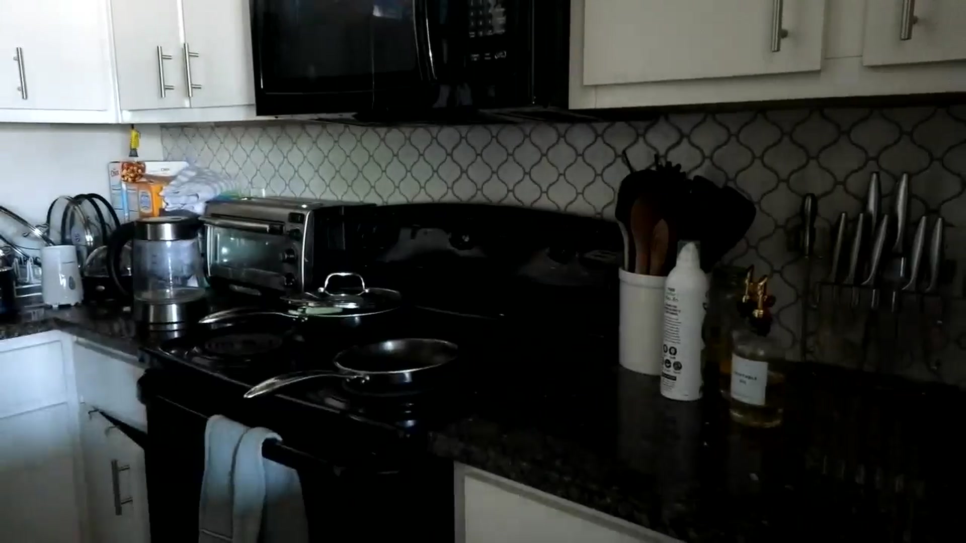 Gallery image thumbnail from dolllface's myfreecams stream on, 08/23/2024, 21:30 image 8 of 20