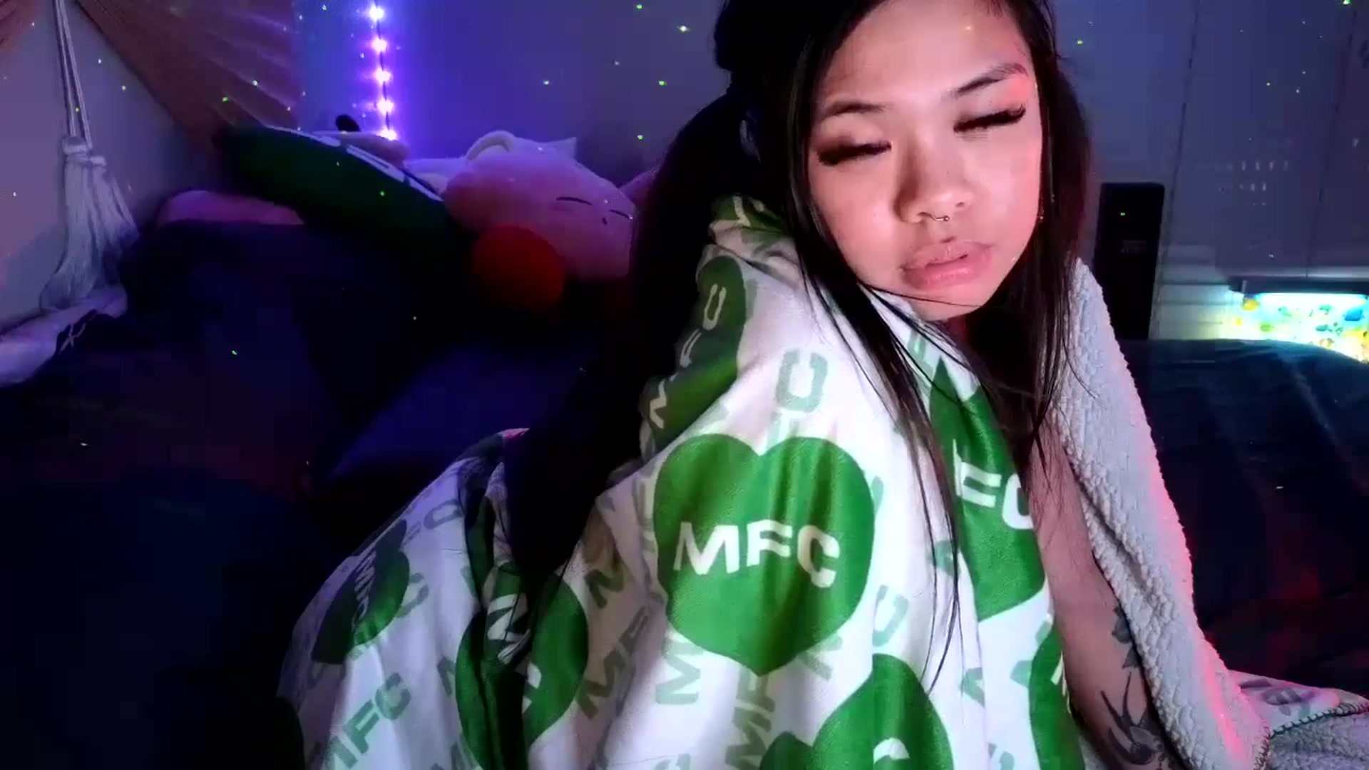 Gallery image thumbnail from dolllface's myfreecams stream on, 08/25/2024, 11:39 image 17 of 20