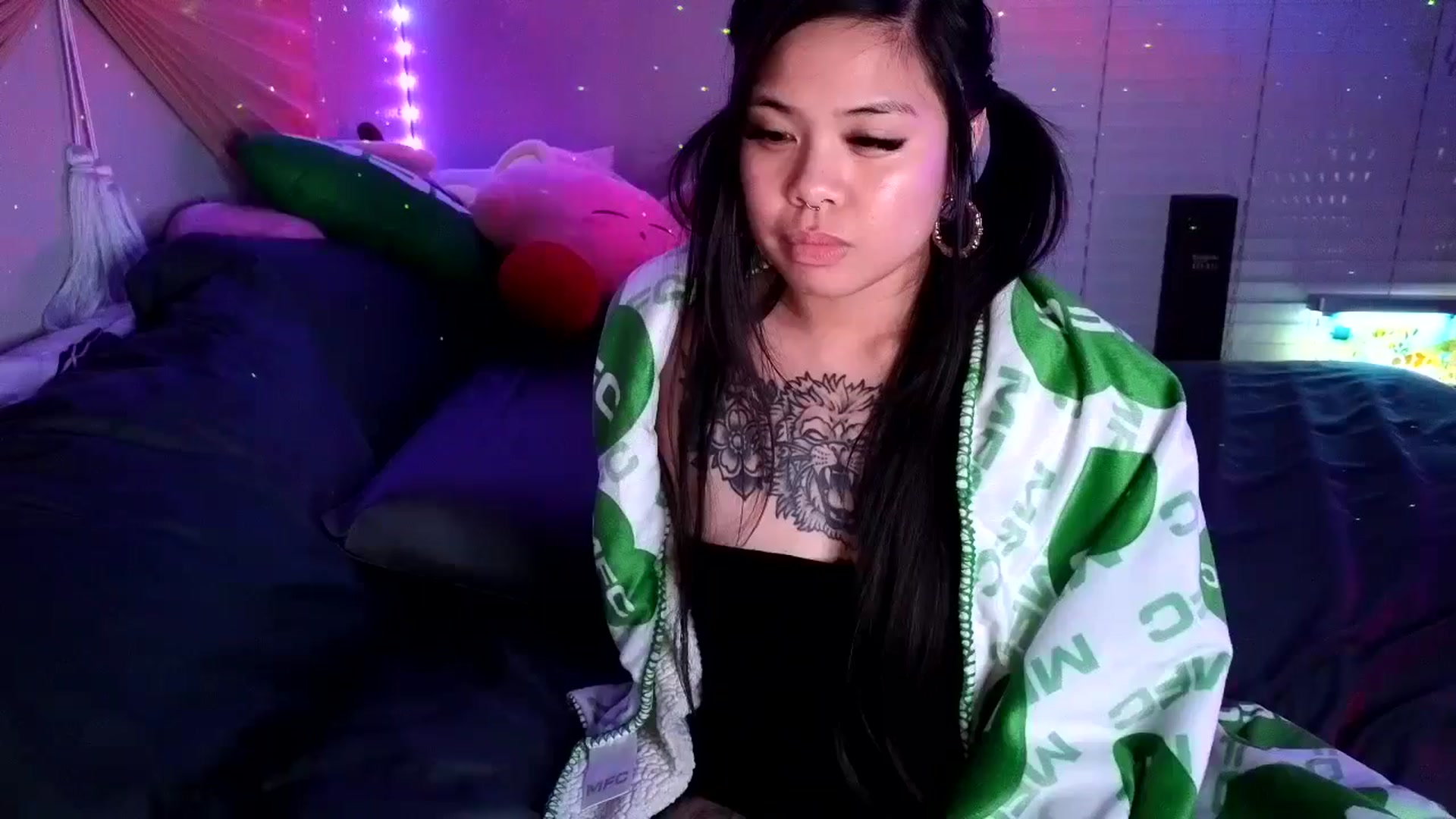 Gallery image thumbnail from dolllface's myfreecams stream on, 08/25/2024, 11:39 image 18 of 20