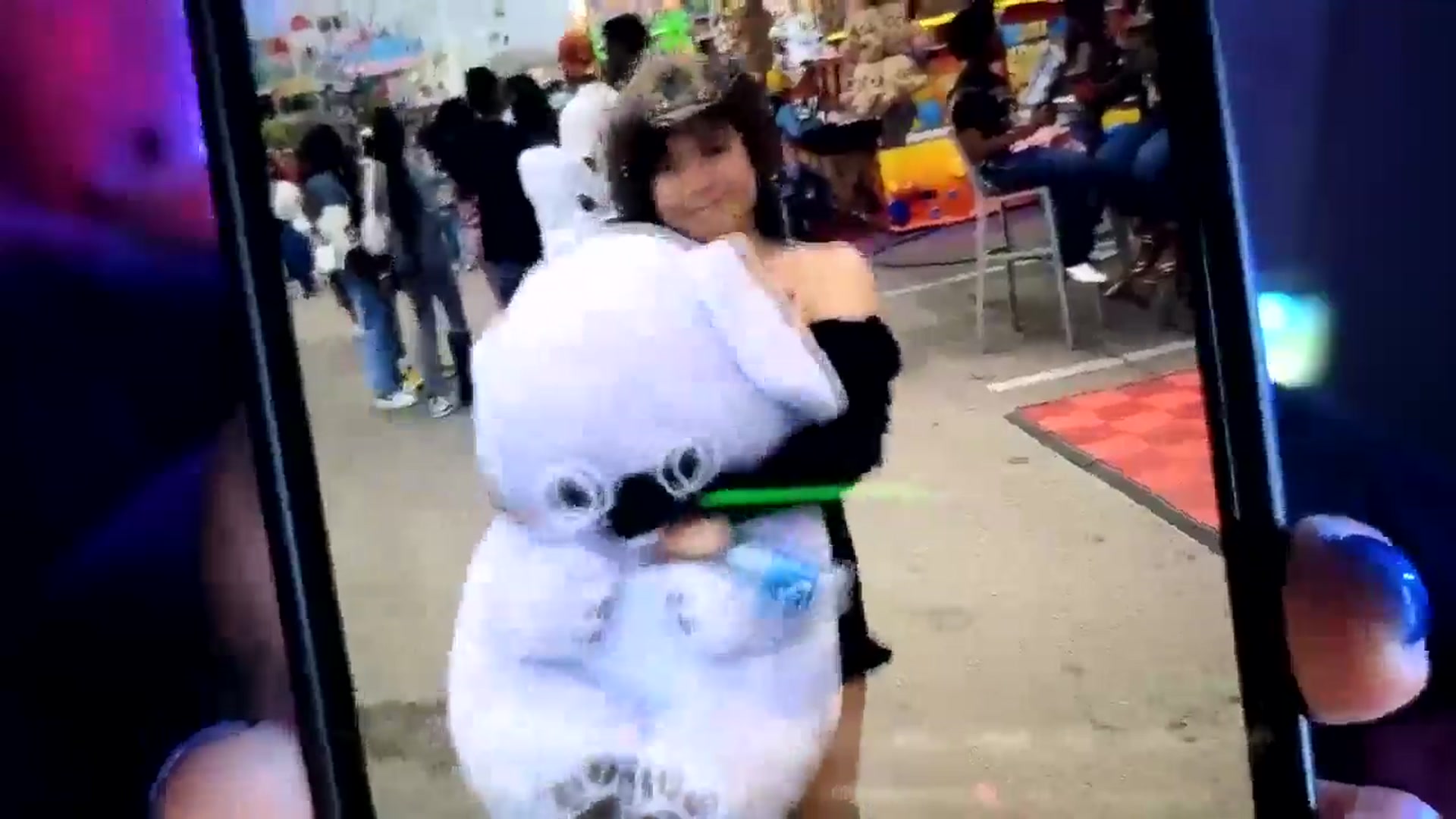 Gallery image thumbnail from dolllface's myfreecams stream on, 08/26/2024, 11:41 image 10 of 20