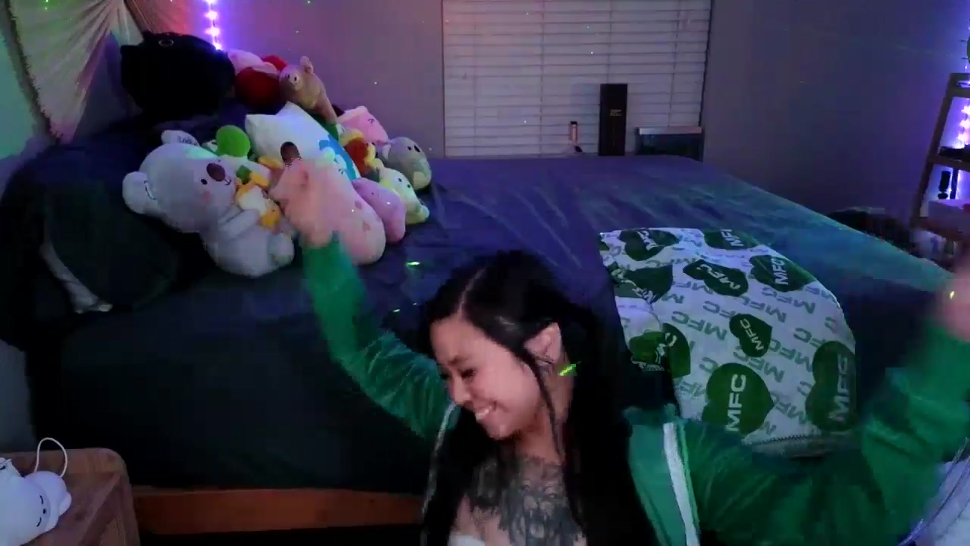 Gallery image thumbnail from dolllface's myfreecams stream on, 09/08/2024, 09:01 image 11 of 20