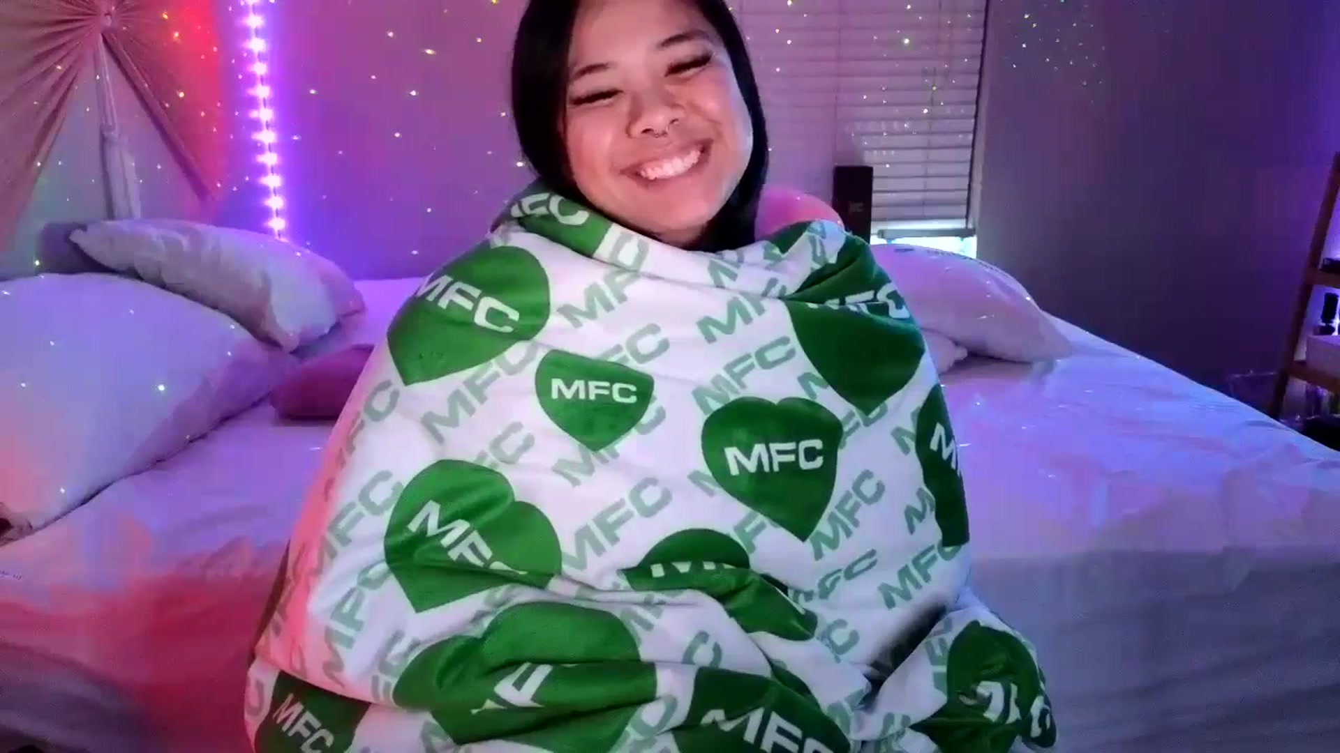 Gallery image thumbnail from dolllface's myfreecams stream on, 09/16/2024, 09:00 image 19 of 20