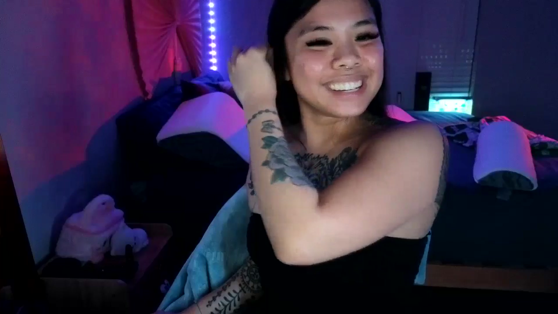 Gallery image thumbnail from dolllface's myfreecams stream on, 09/25/2024, 06:18 image 16 of 20
